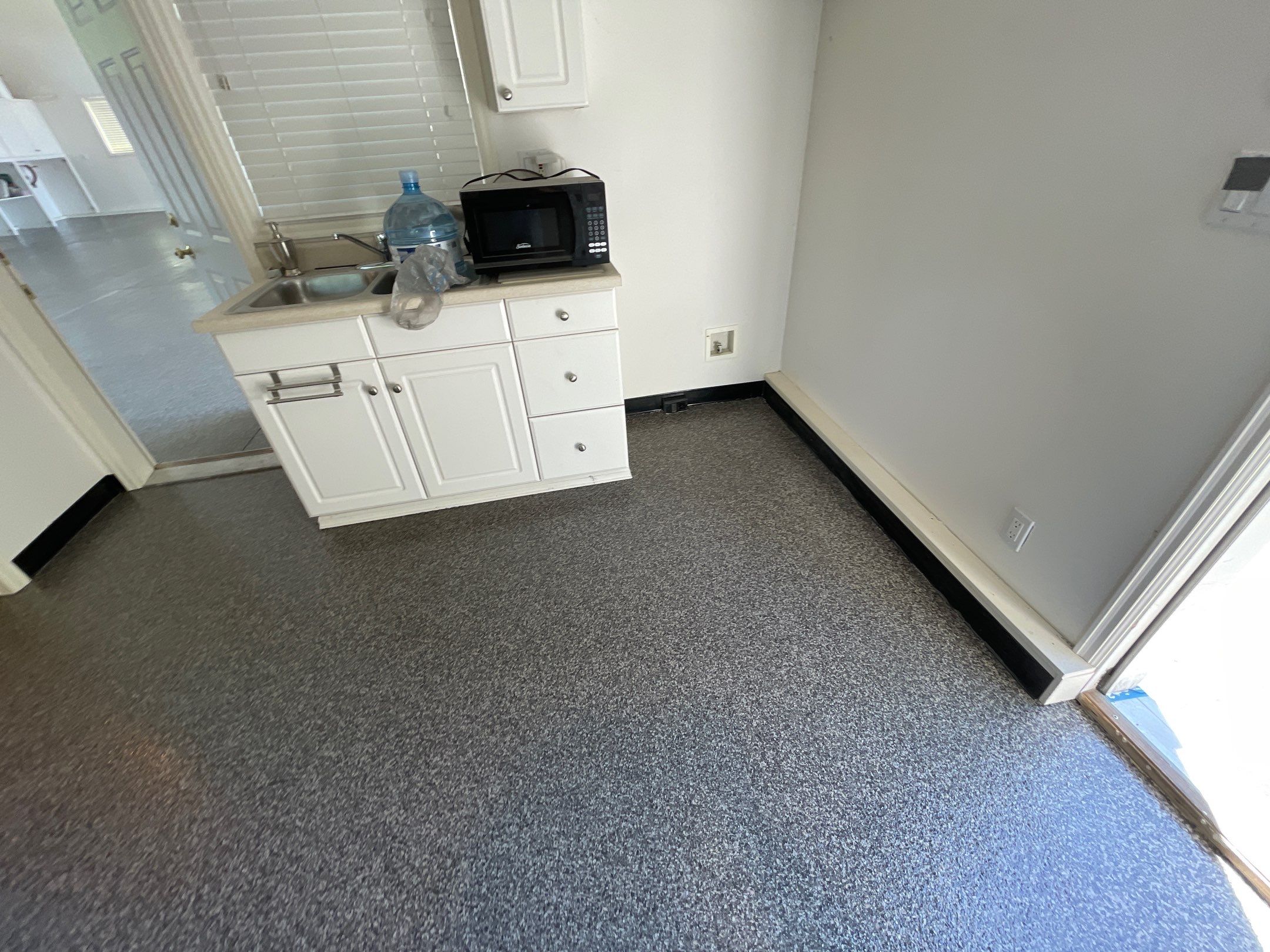 Garage Transformation using Echo 1/4" Chip by Croc Coatings, LLC
