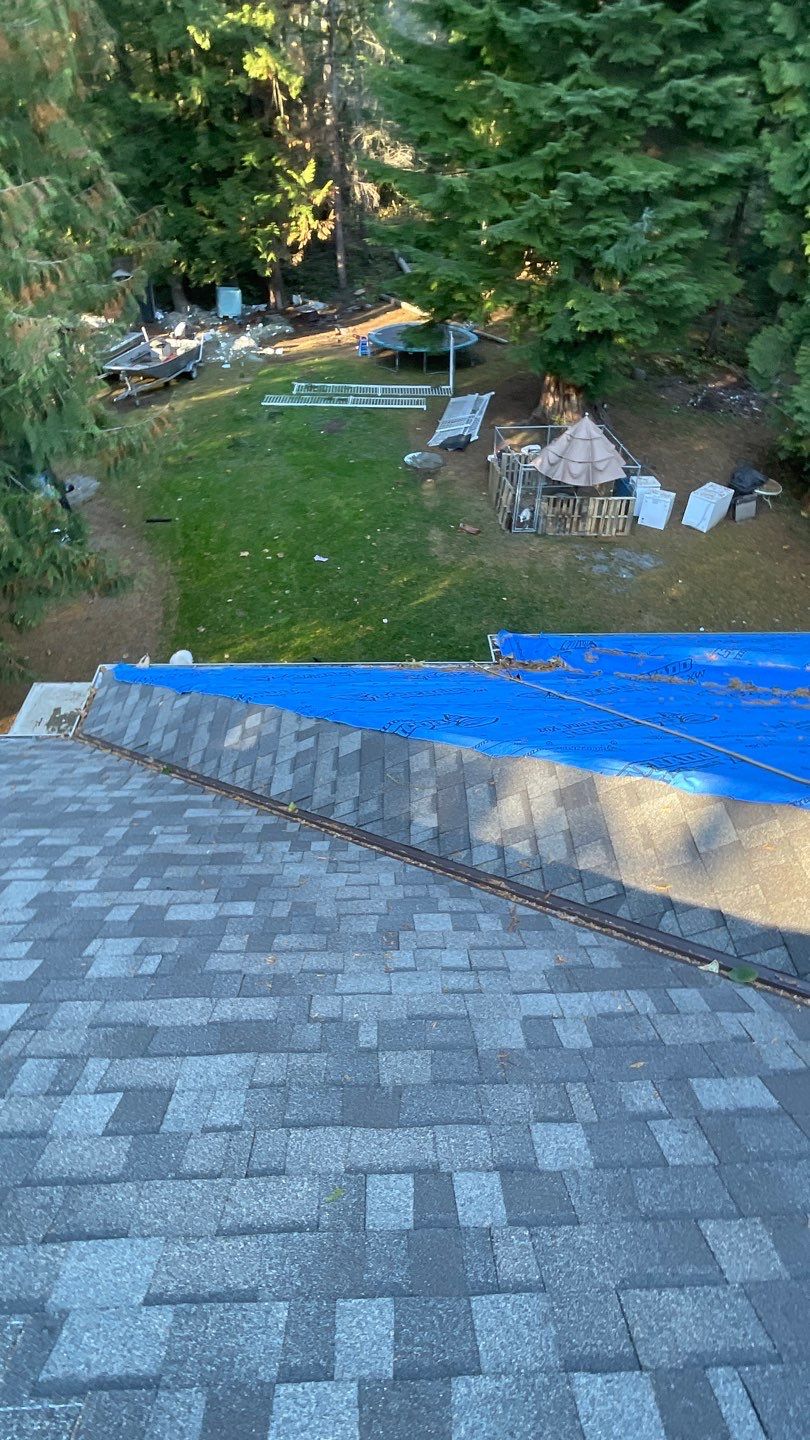 Residential Roofing Installation using OC Oakridge shingles by Top Notch Roofing Inc
