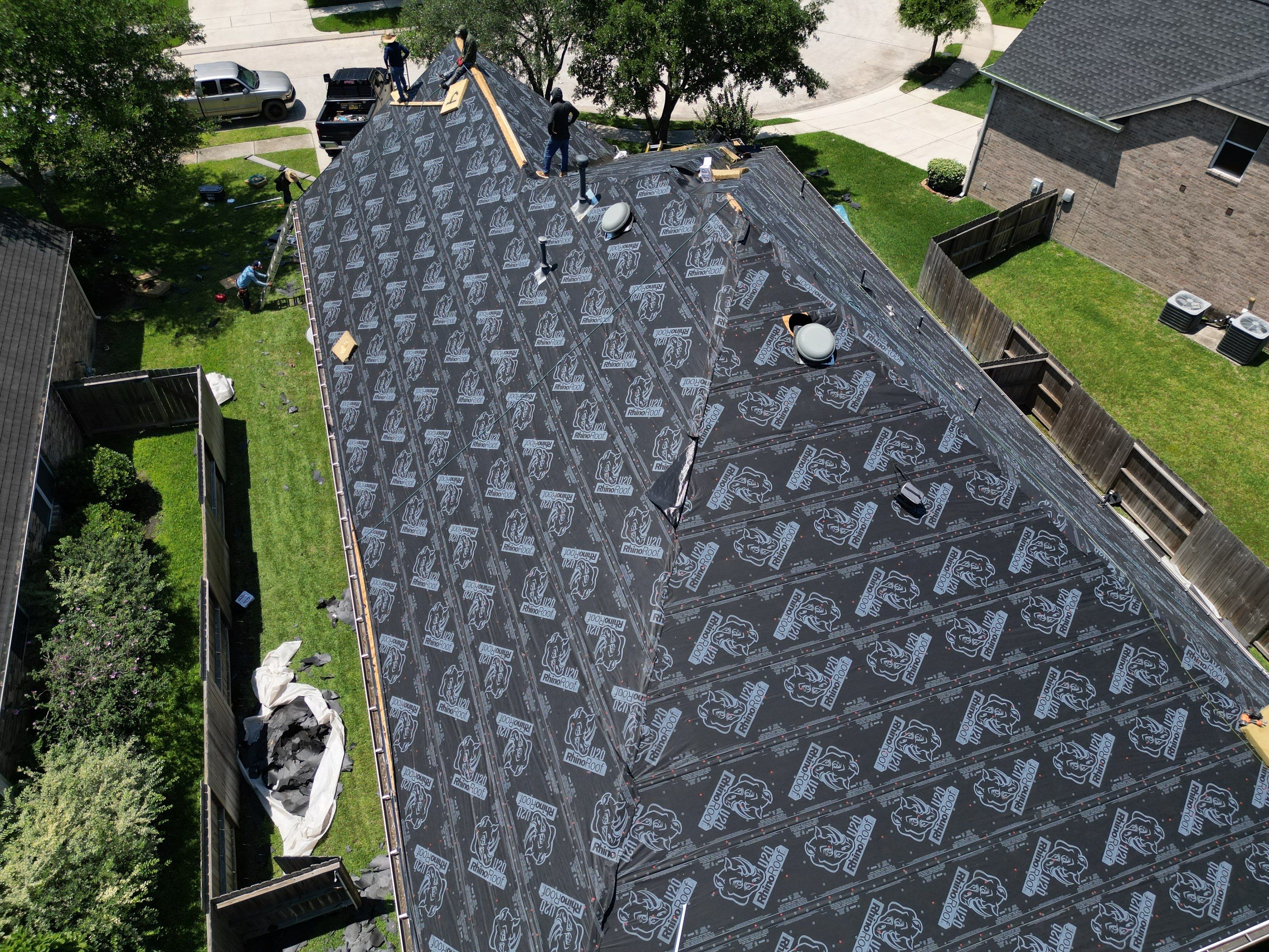 OC Duration Onyx Black by HHH Roofing & Construction