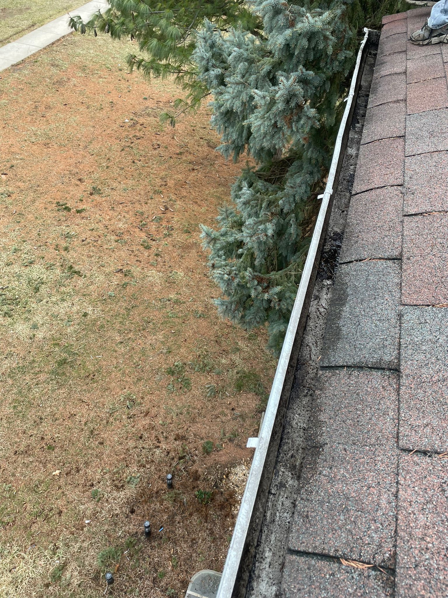 Commercial gutter cleaning Reading, PA after photo with clean gutters