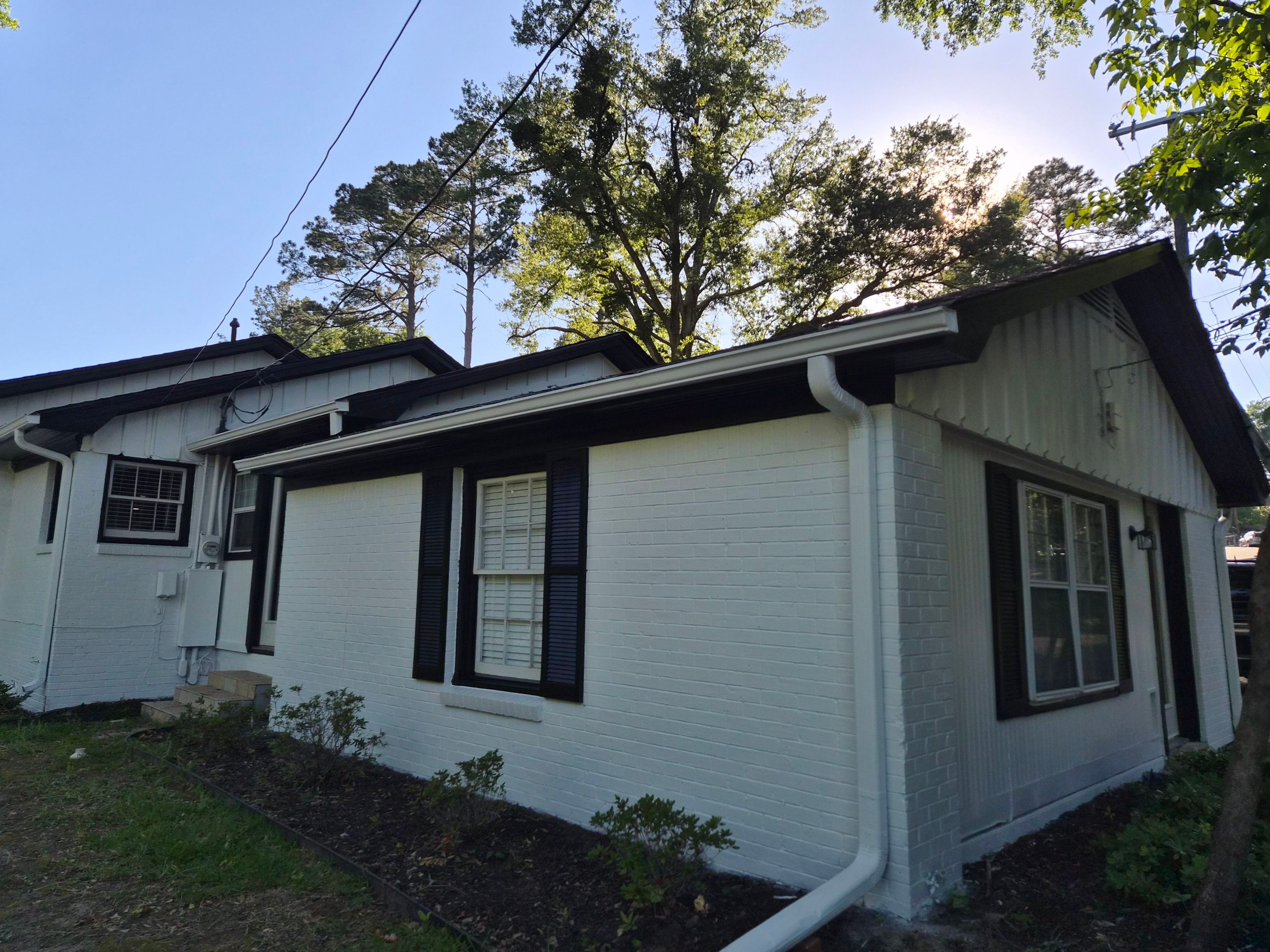 From Gray to Modern White: Exterior Repaint in Tyler, TX by Quality Coats Painting