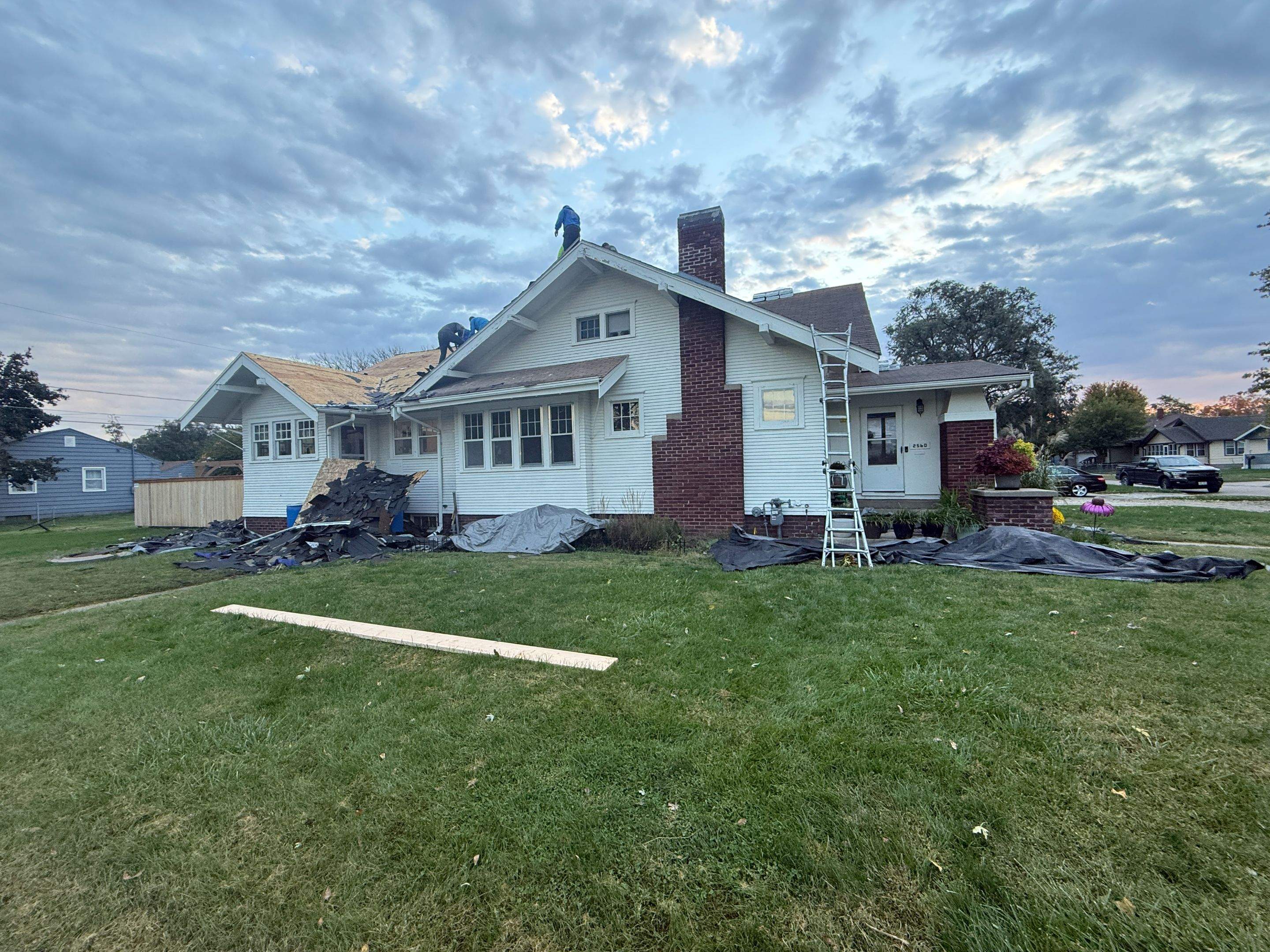 Full Residential Roof Replacement and Detached Garage Roofing in Council Bluffs by Star Home