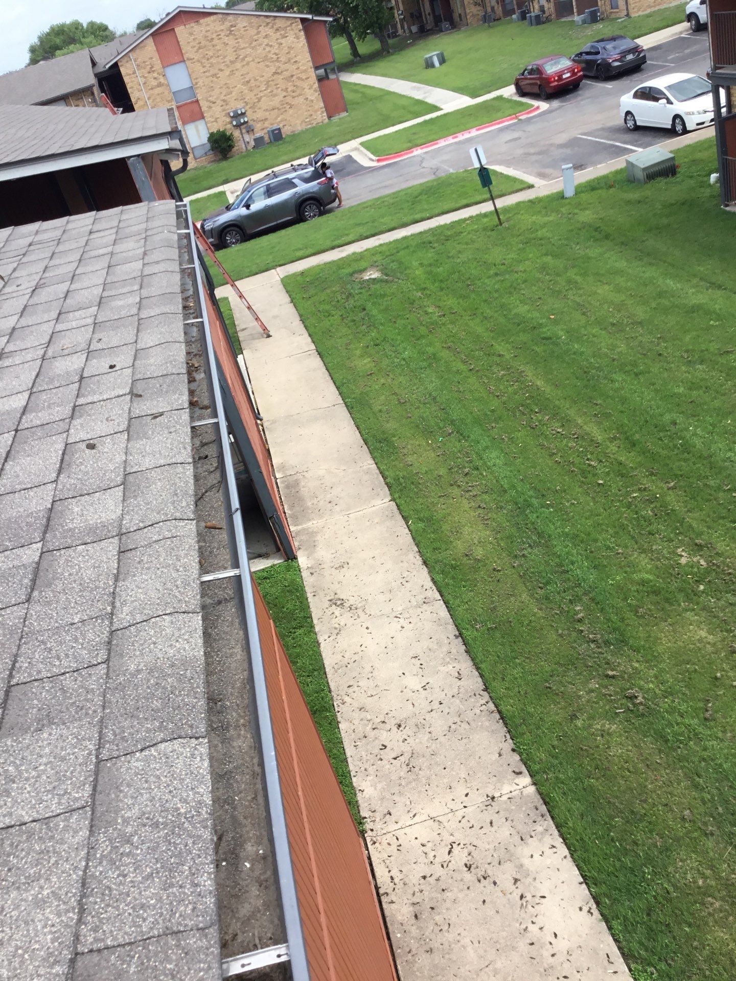 HOA gutter cleaning before