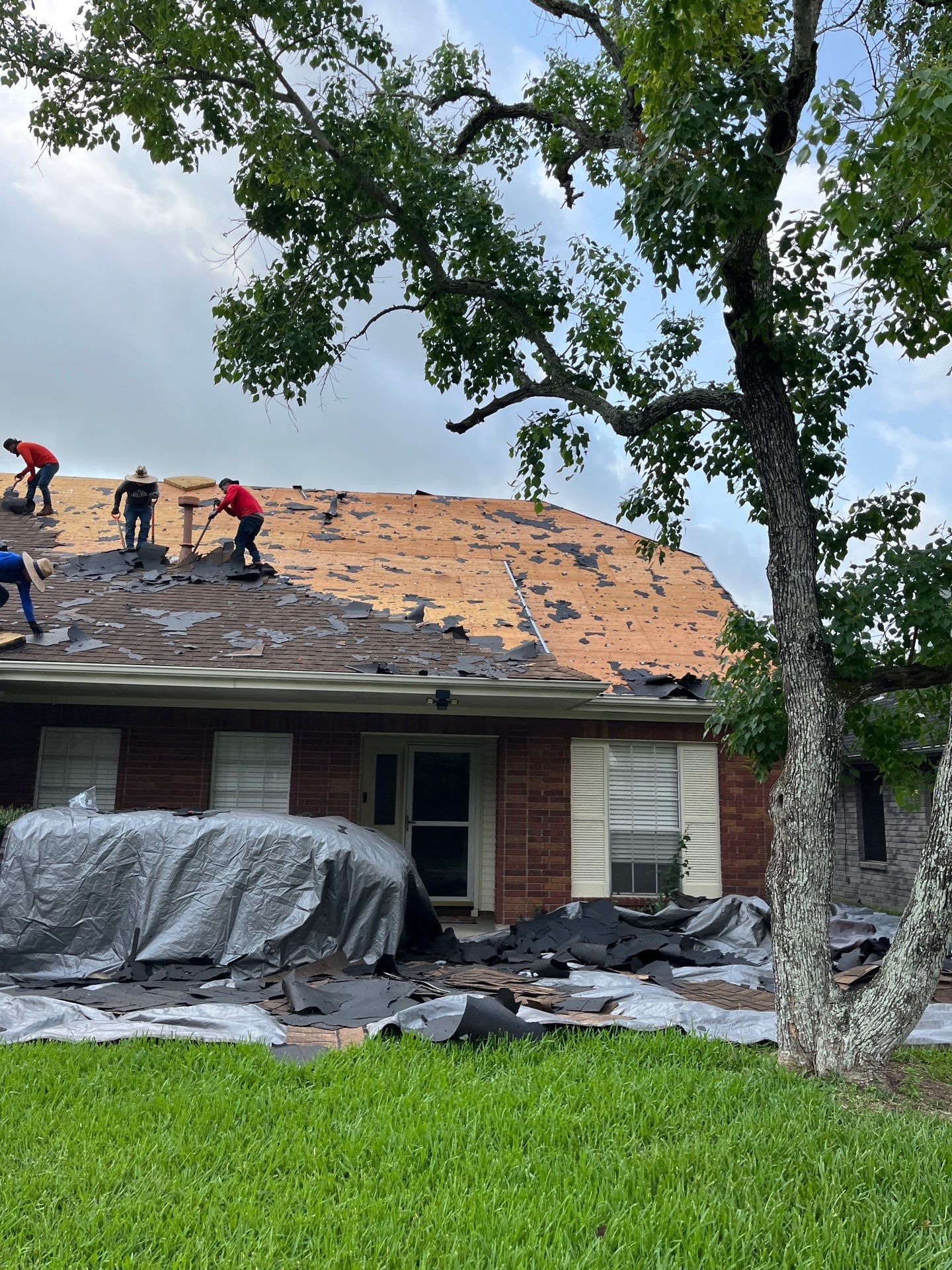 Residential Roofing Installation using Owen's Corning Duration (Lifetime) Shingles by Roof Repair Company