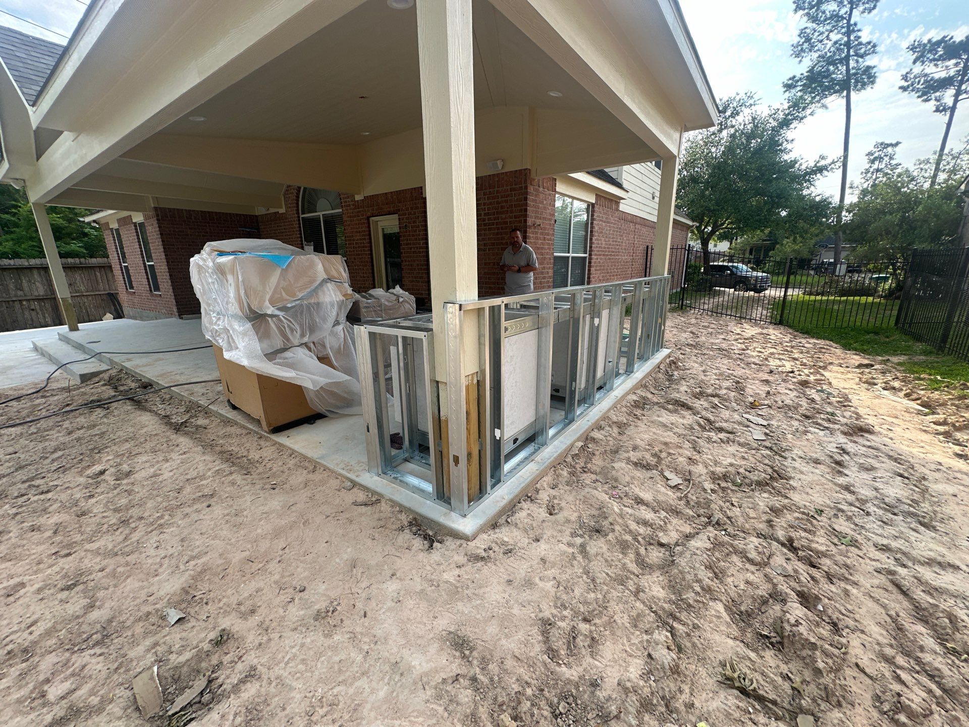 Pool, Patio Cover and Summer Kitchen in Creekside by SophAlx LLC