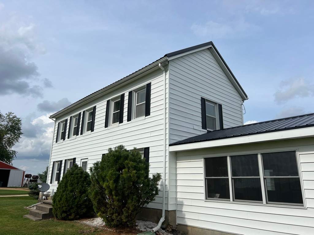 Exterior Flaking Siding - Overhaul by Grandview Painting