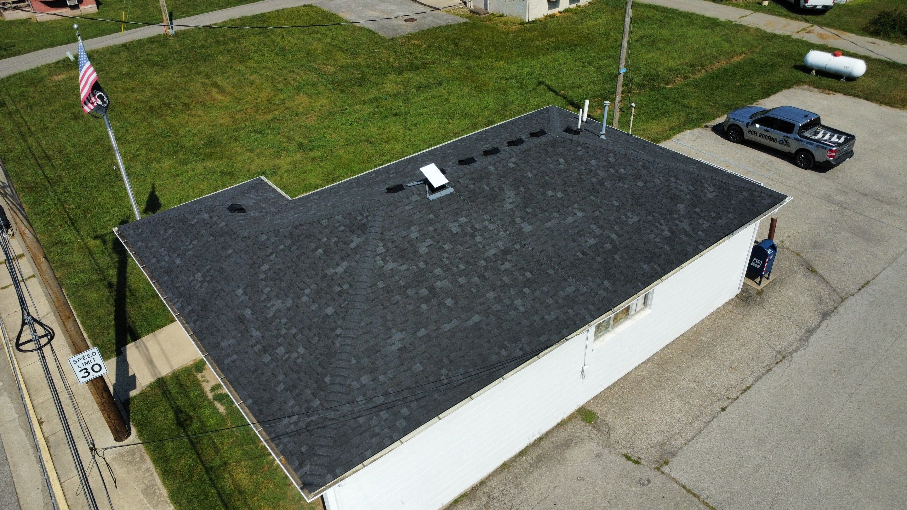 Owens Corning Oakridge - Onyx Black by Hoel Roofing & Remodeling