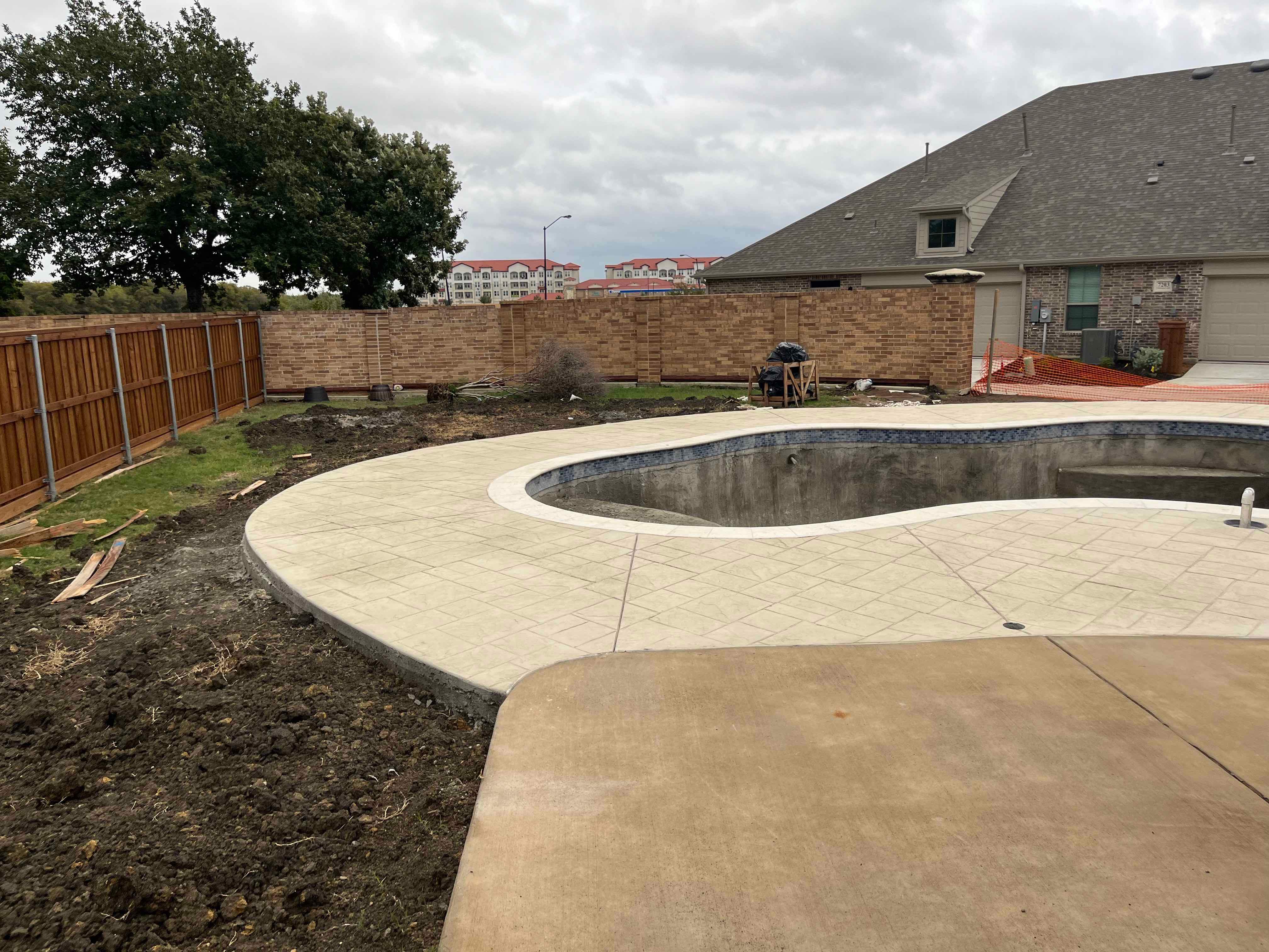 Freeform Pool with Raised Spa and Tanning Ledge by Pinnacle Pools and Spas - DFW