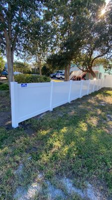 Bradenton, FL 6ft. Tall White Vinyl Privacy Fence