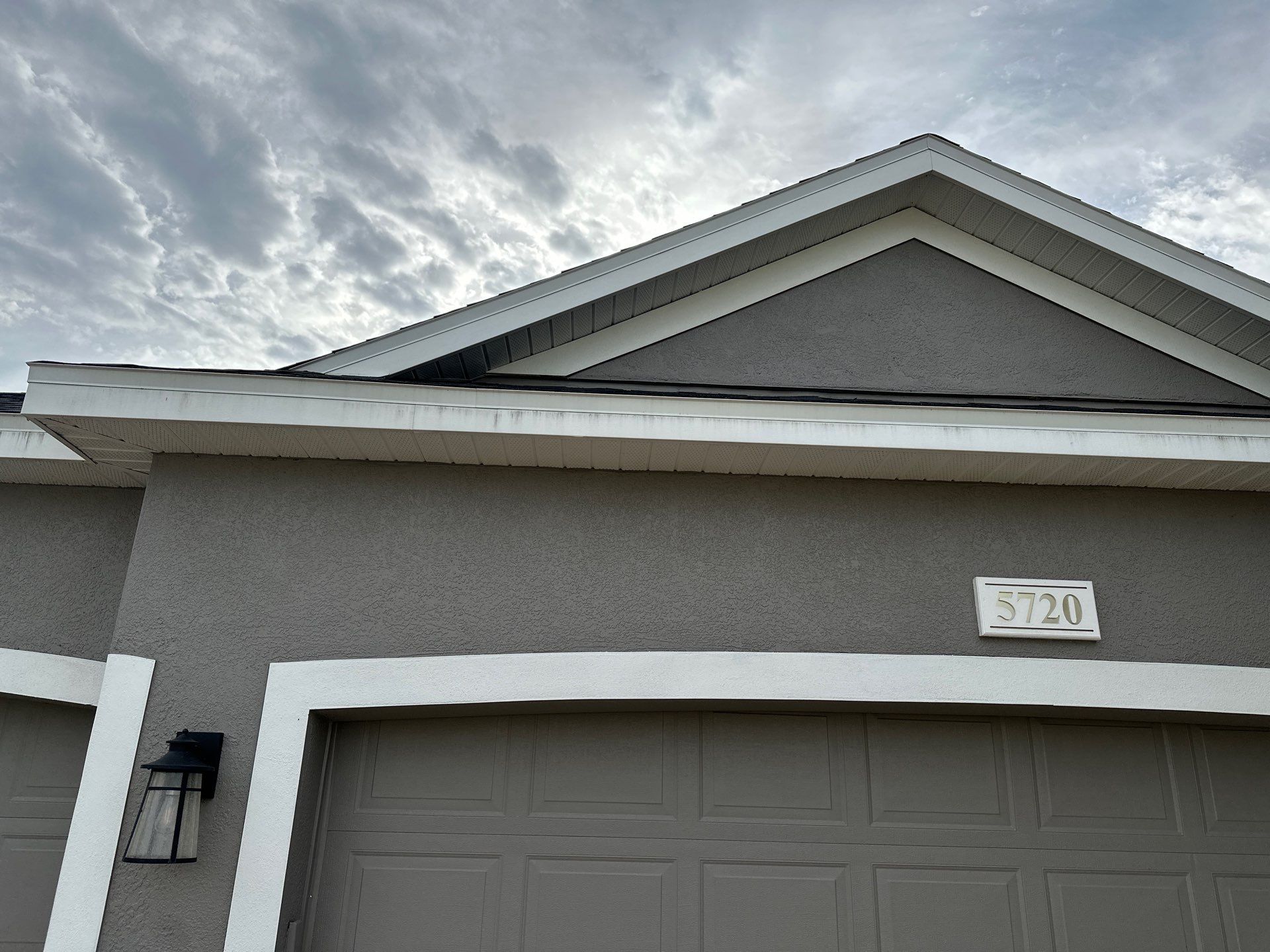 House Wash, Lanai Cleaning, and Driveway Cleaning by Sunshine AquaWash