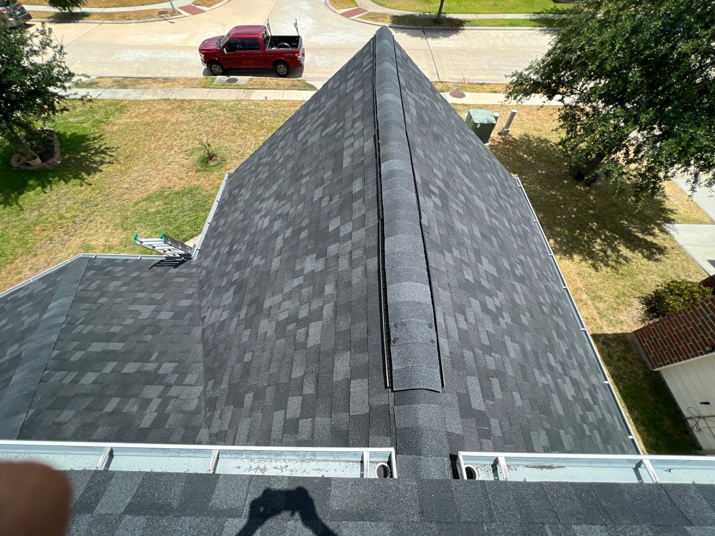 OC Duration Moire Back by HHH Roofing & Construction