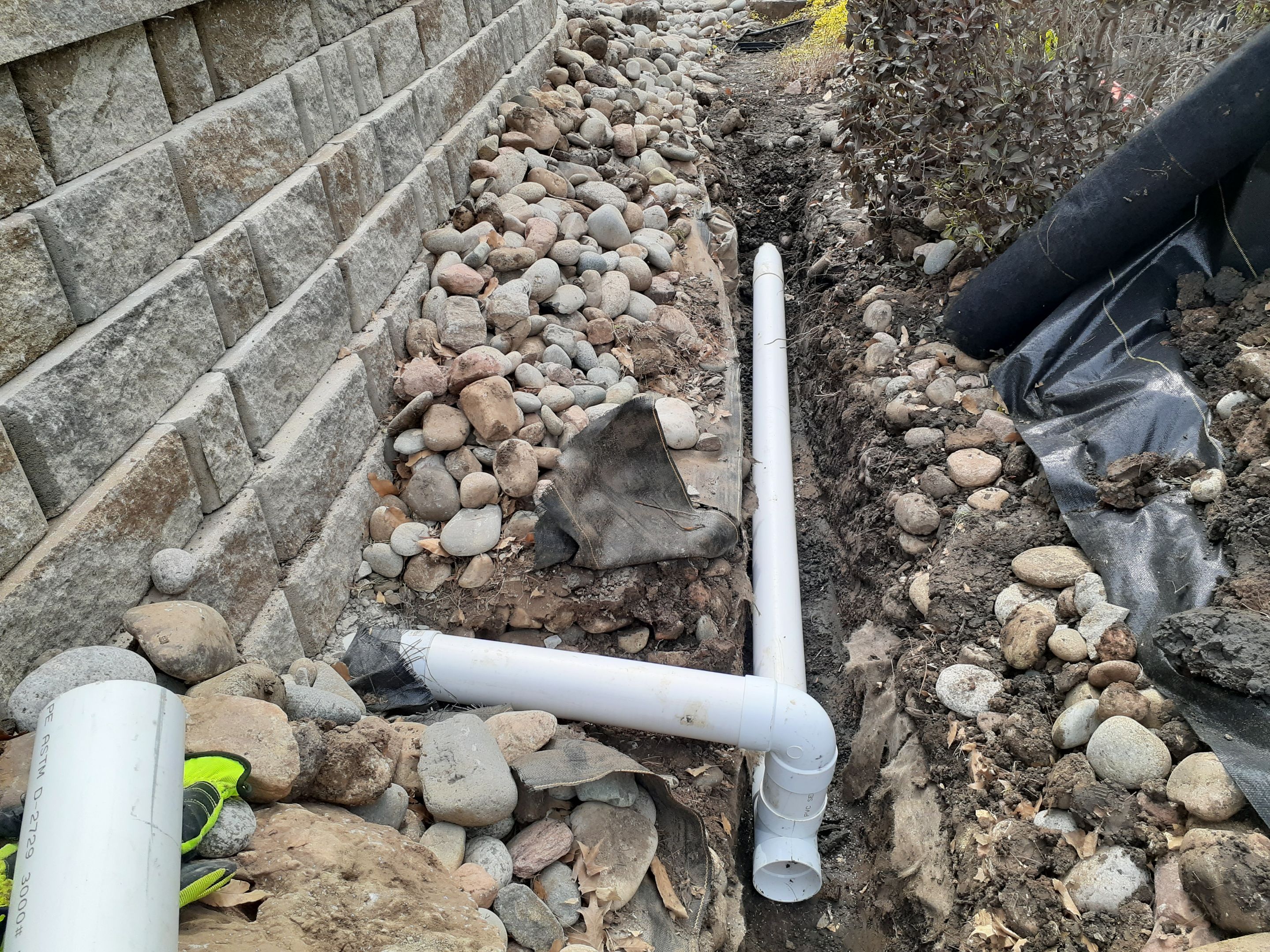 Pool Retaining Wall by LAND ESCAPES LLC