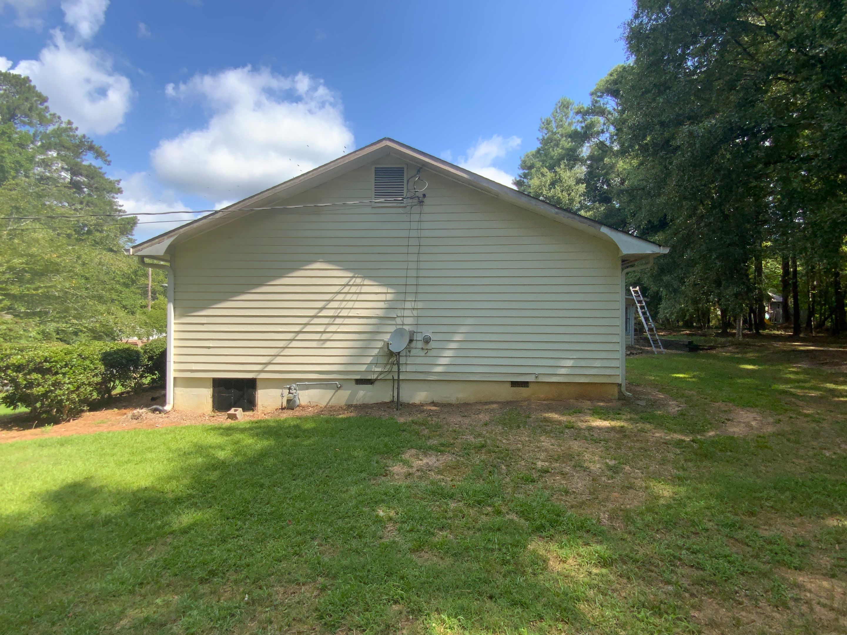 Full Exterior House Painting and Siding Repair in Acworth by Swift Home Renovations
