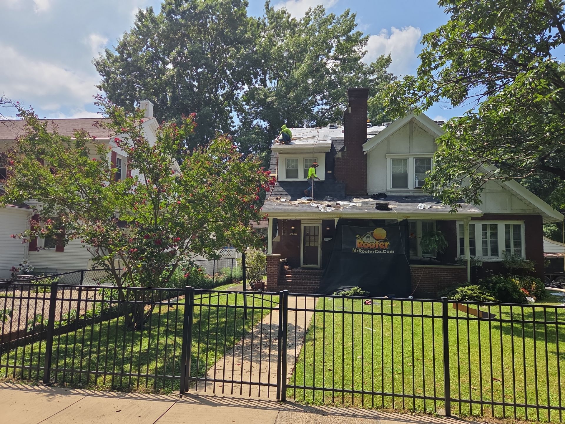 Charleston WV IKO Dynasty Roof Replacement – Premium Asphalt Shingles & Expert Installation by Mr. Roofer