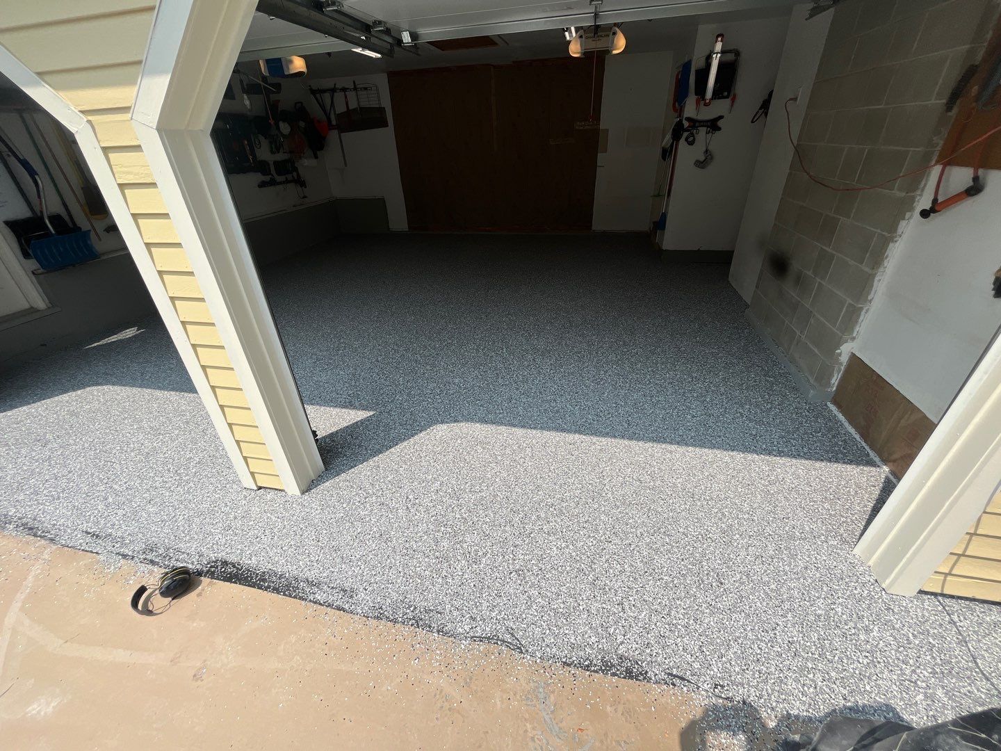 Garage in Nashua, NH 03062 by Symphony Concrete Coatings