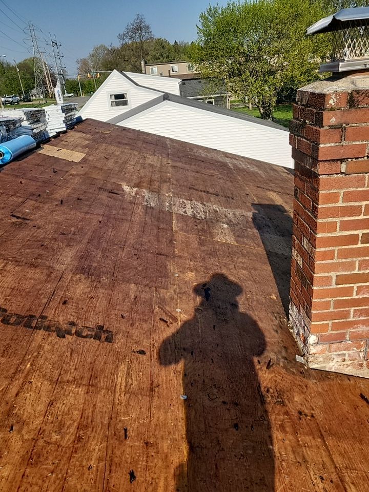 ATLAS PINNACLE COLOR: SUMMER STORM DRIP EDGE: WHITE by Eagle Eye Roofing