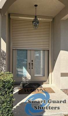 Rolling Shutter in Beige