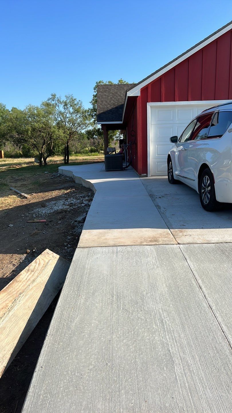 1000' Drive and Patio using Concrete by Clays Services Inc