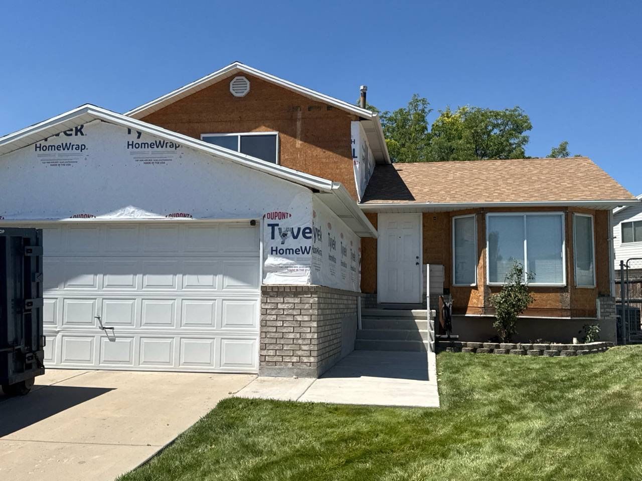 West Jordan | Mastic Vinyl Siding Update | Sandtone & White by Ideal Siding Utah