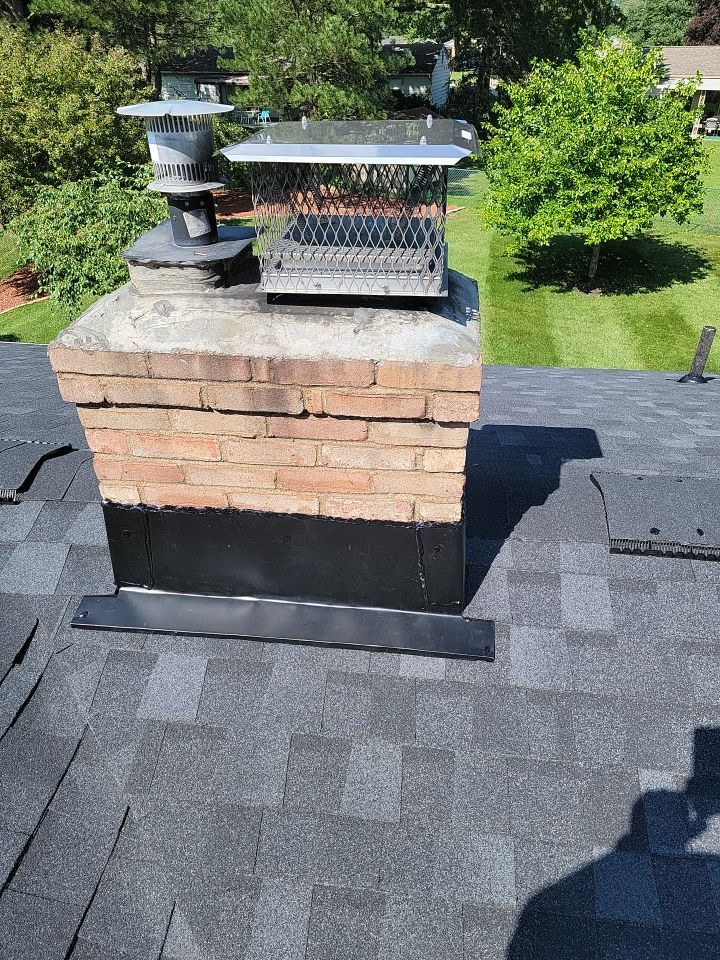 Brand: Atlas Pinnacle Color: Pristine Scotchgard Black Drip: White by Eagle Eye Roofing