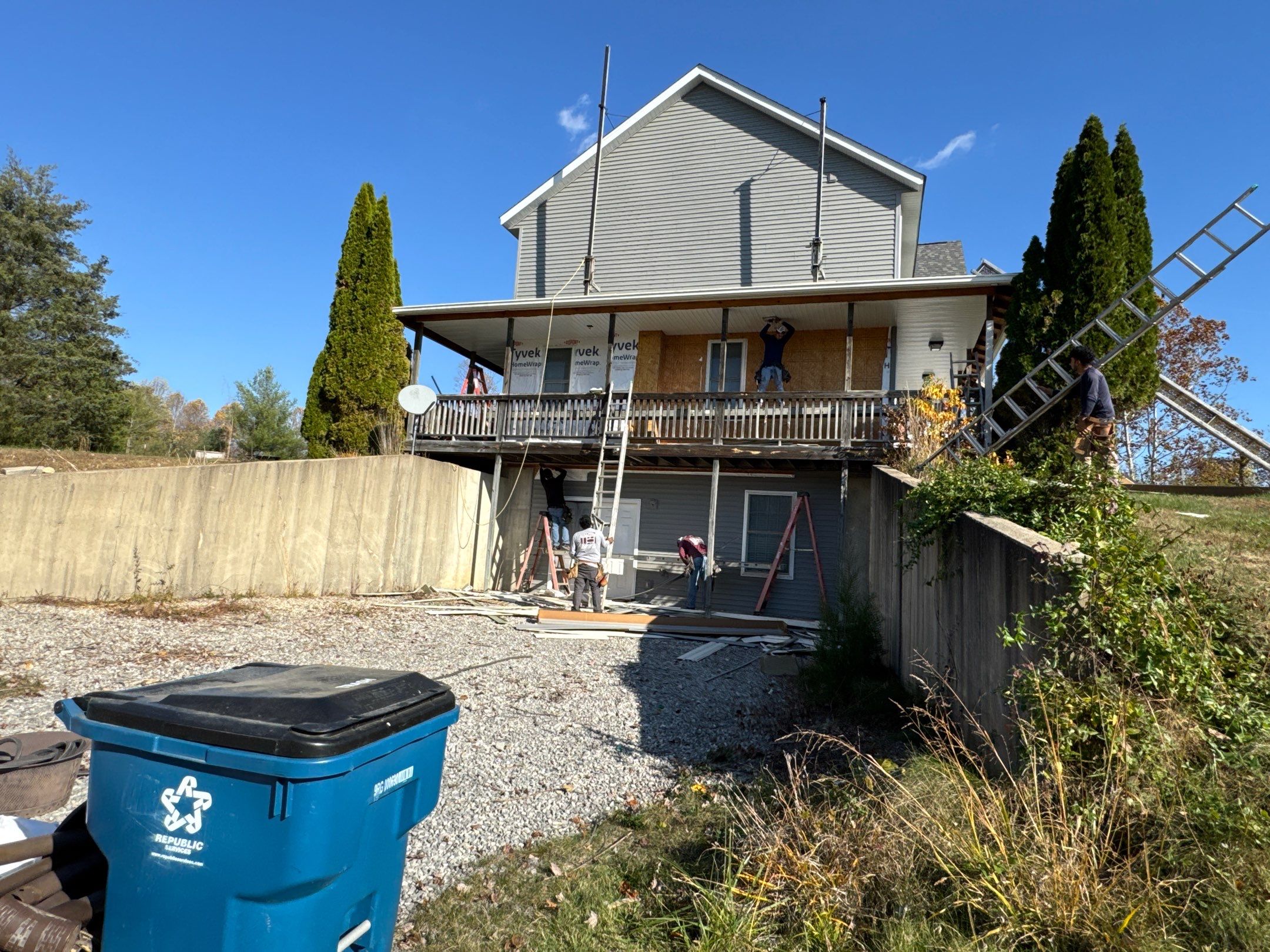 Exterior & Window Installation using CertainTeed Mainstreet & ViWinTech Windows by Koontz Construction