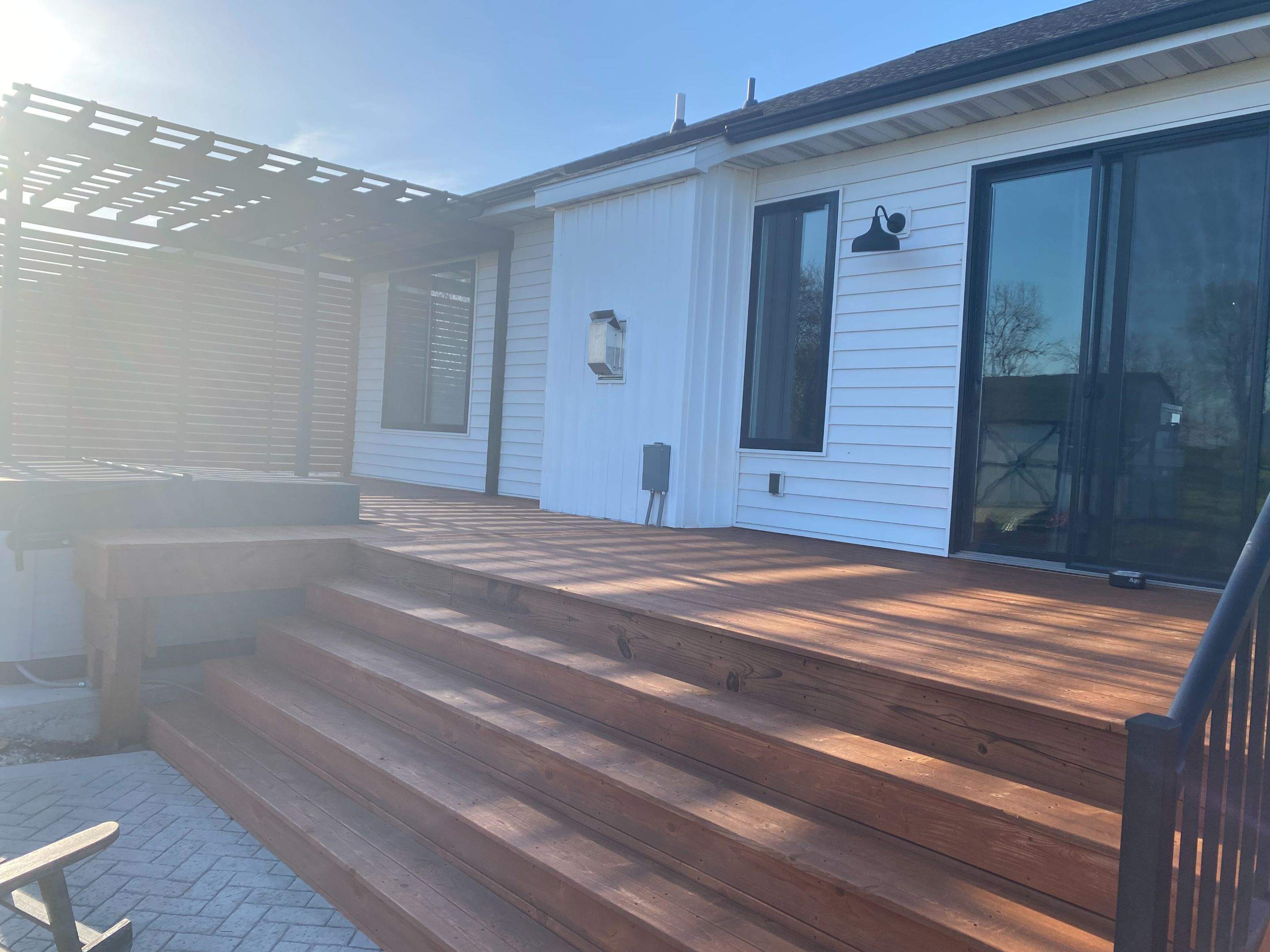 Deck Stained  by Cutting edge painting 