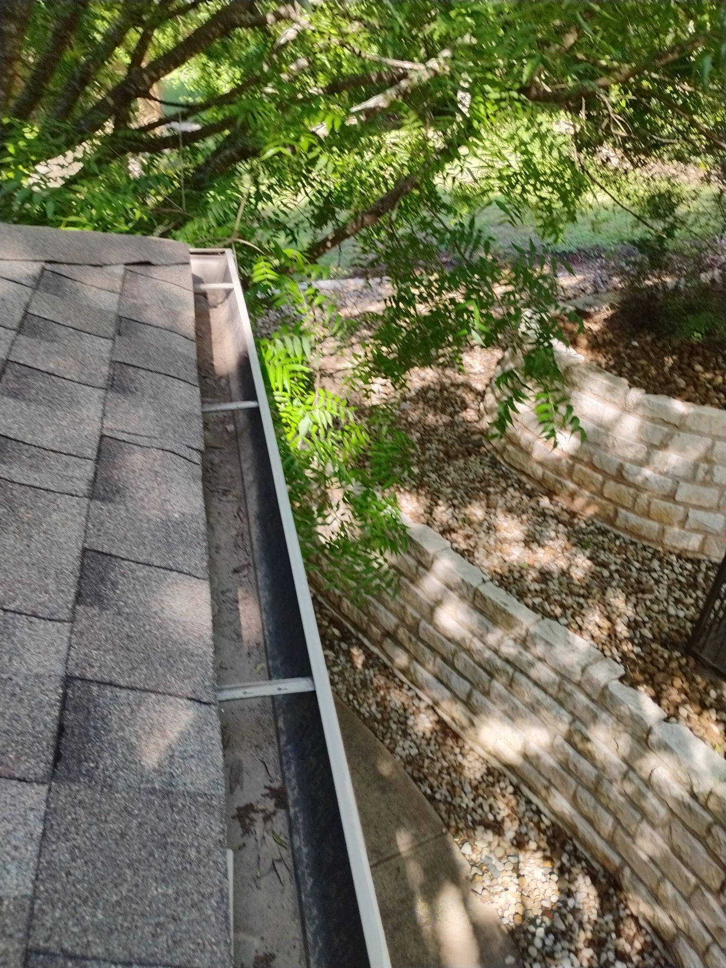 Commercial gutter cleaning Round Rock & Georgetown, TX	 after photo with clean gutters