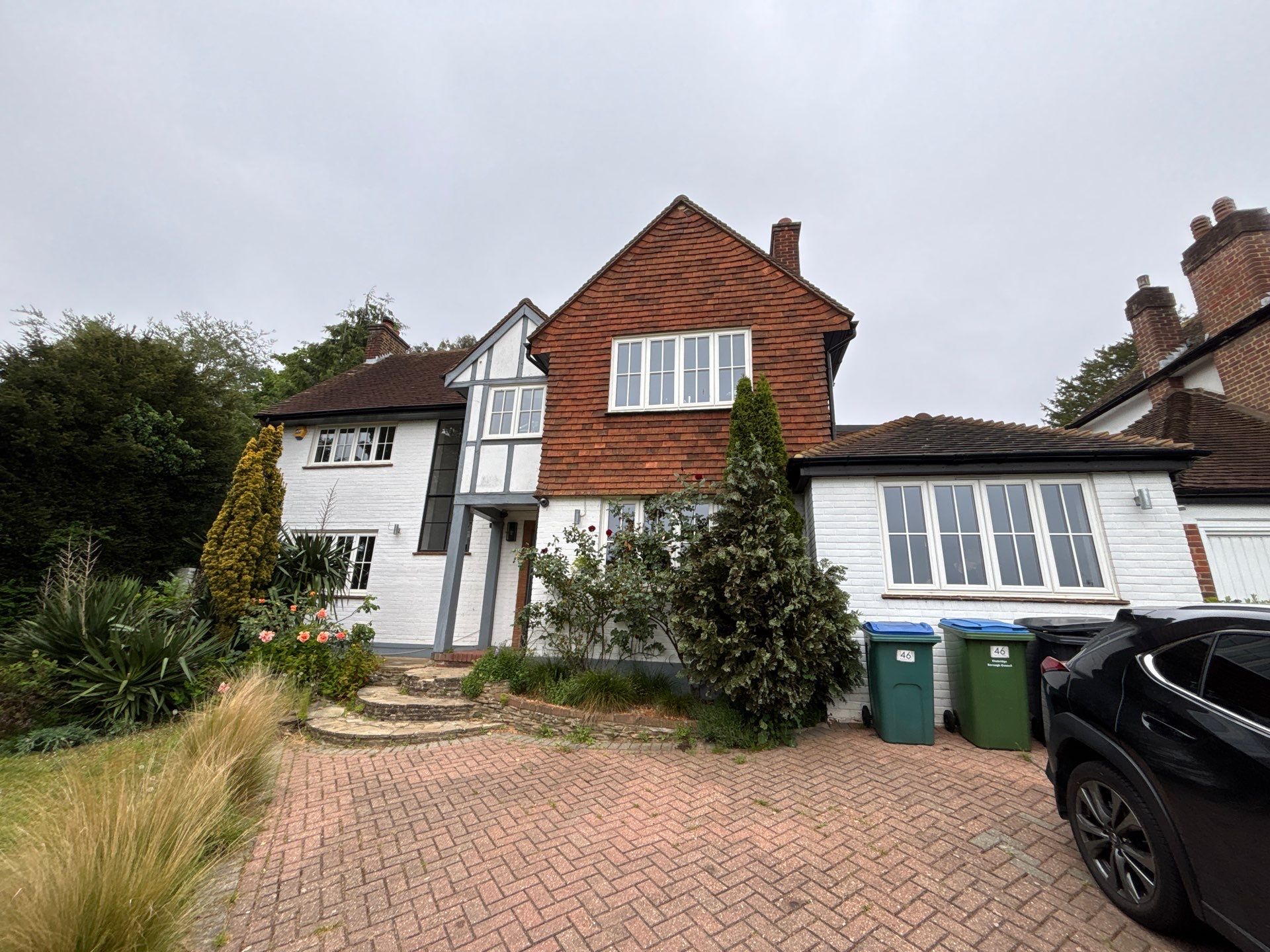 Driveway And Render Clean Surrey by Ges Exterior Cleaning ltd