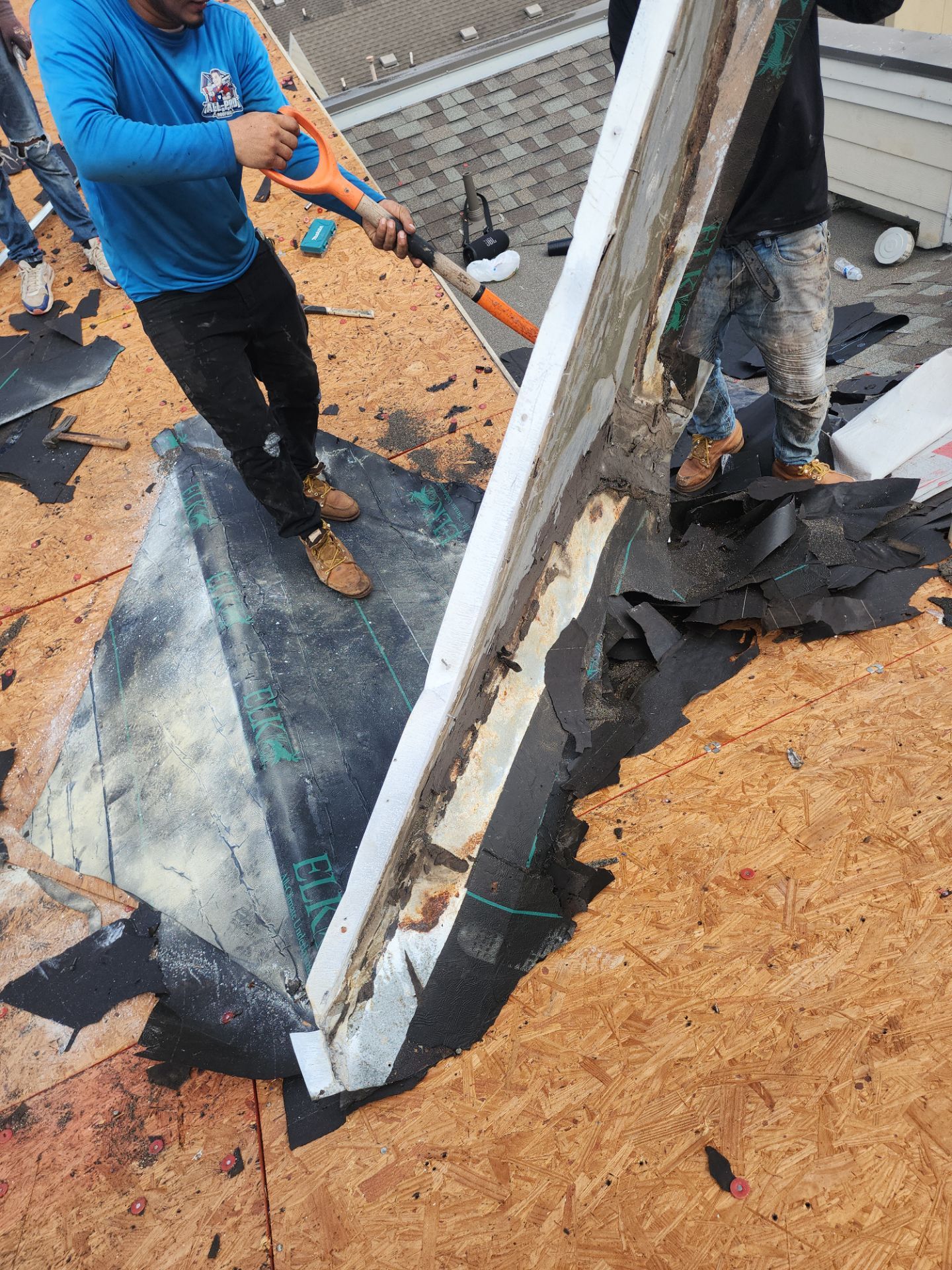 Residential Roofing Installation using Owen's Corning Duration (Lifetime) Shingles by Roof Repair Company