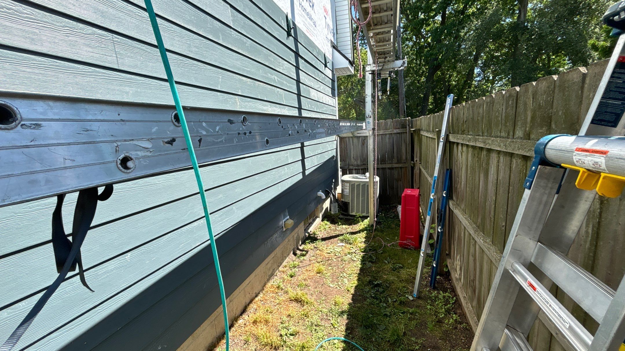 Siding Replacement using Hardie Plank S8 1/4" by 180 Contractors