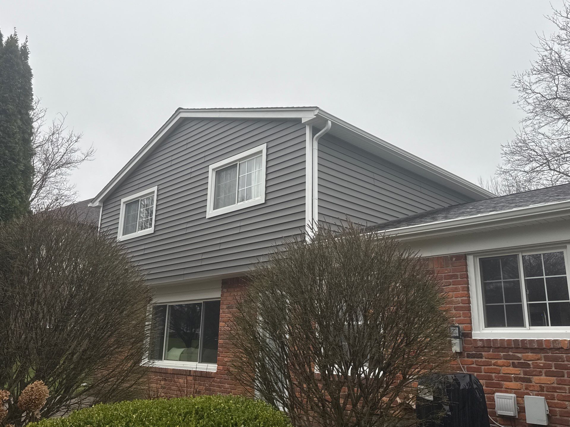 Siding Replacement using Alside Charcoal Smoke and Roof Replacement using Owens Corning Peppercorn by 180 Contractors