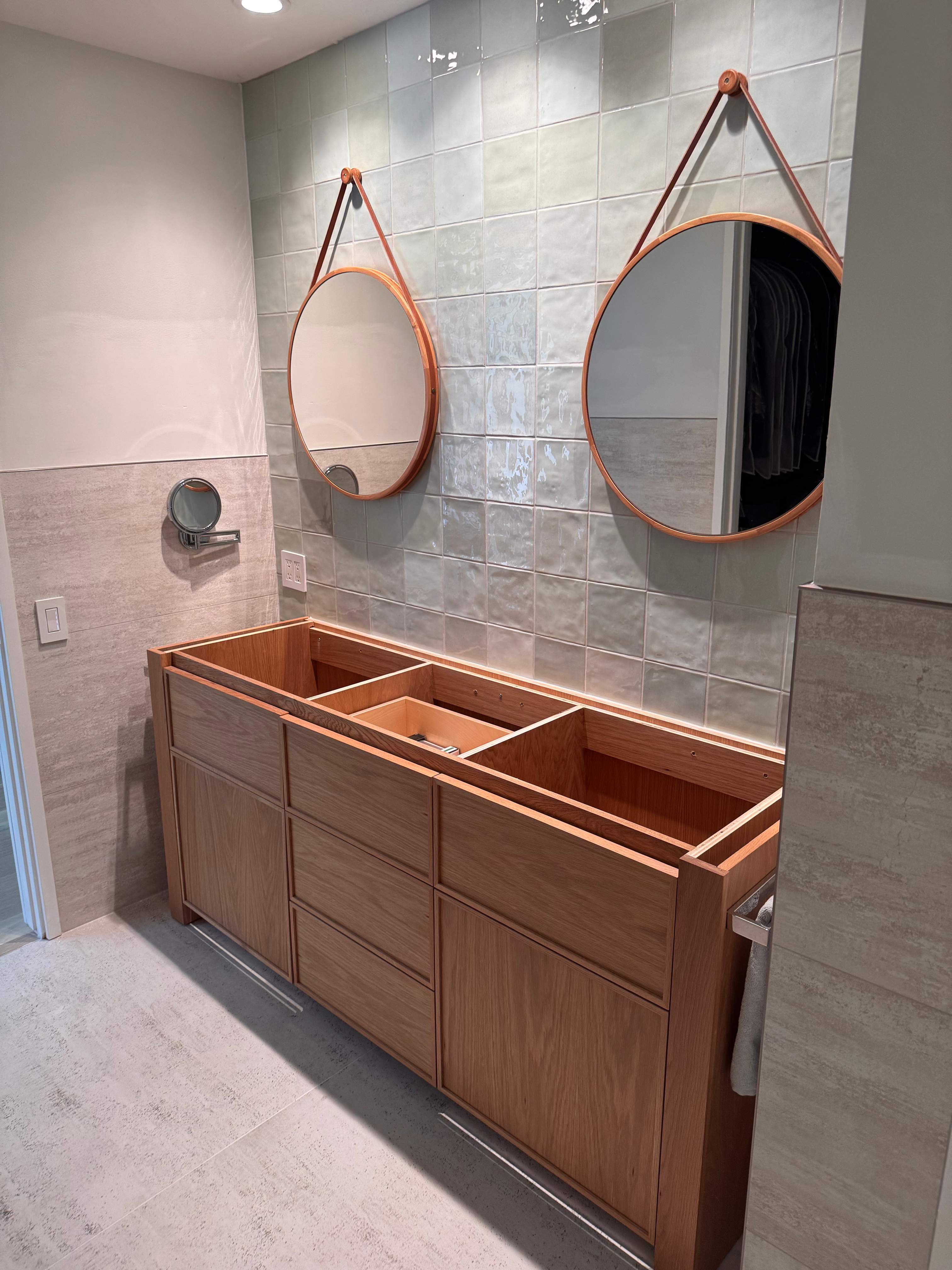 Two bathrooms renovation by Prudencio