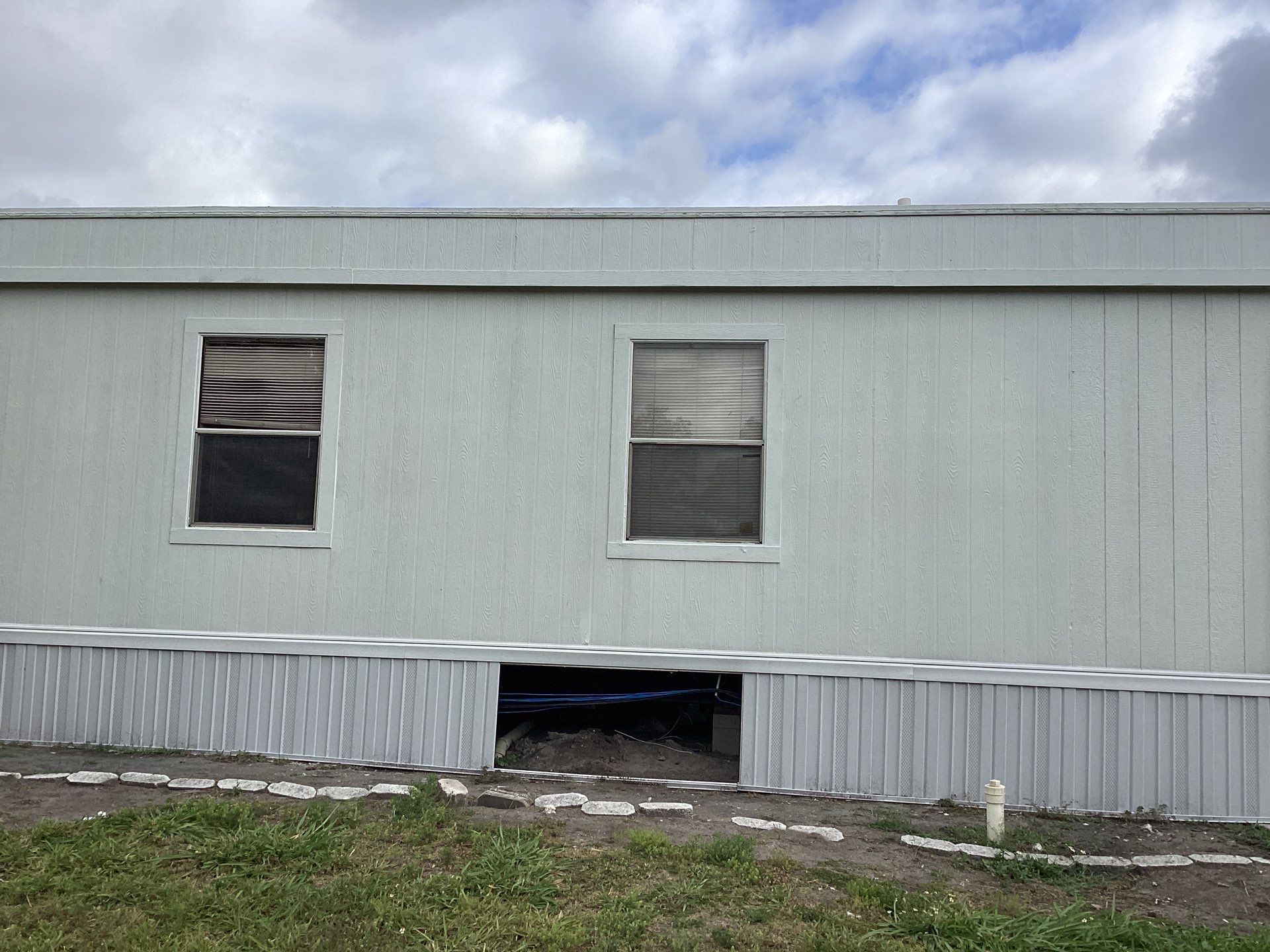 Commercial Gutters using Seamless Aluminum Gutters in Palmetto FL by Gutter Professors