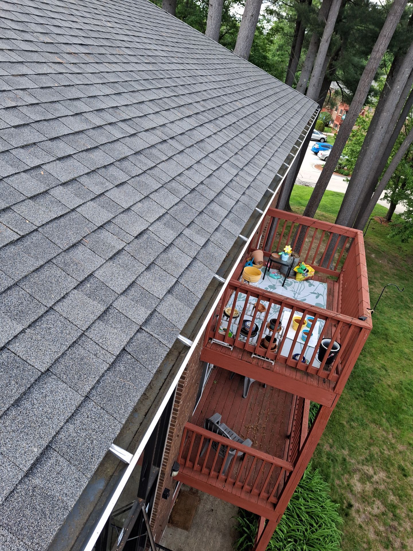 Commercial gutter cleaning New Hampshire after photo with clean gutters