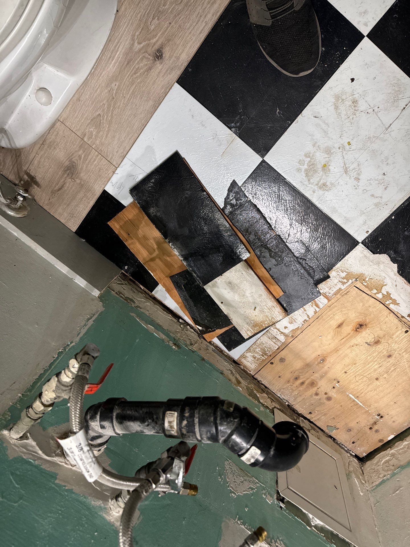 Kitchen Flooring & Bathroom Upgrade by YVR Construction Group