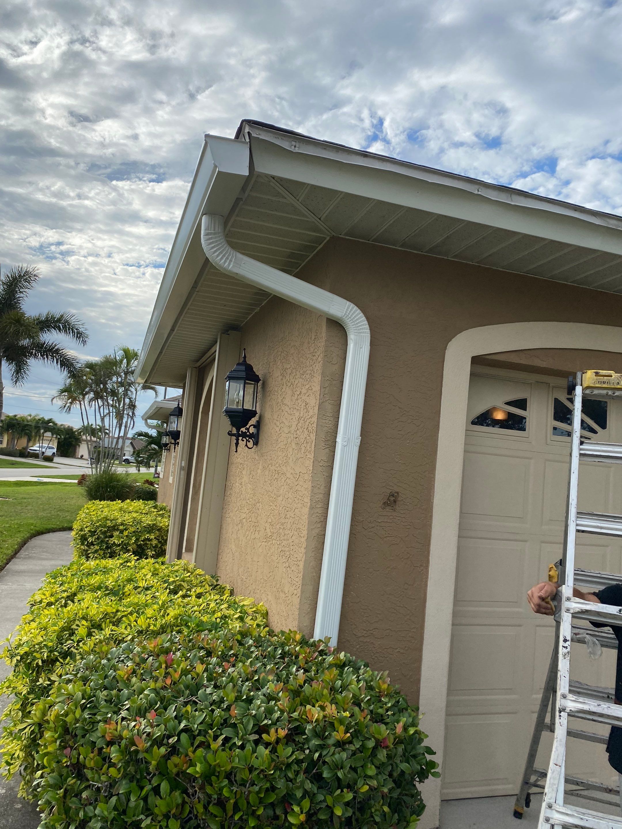 7-Inch Gutters for Large Homes in Cape Coral FL by Gutter Professors