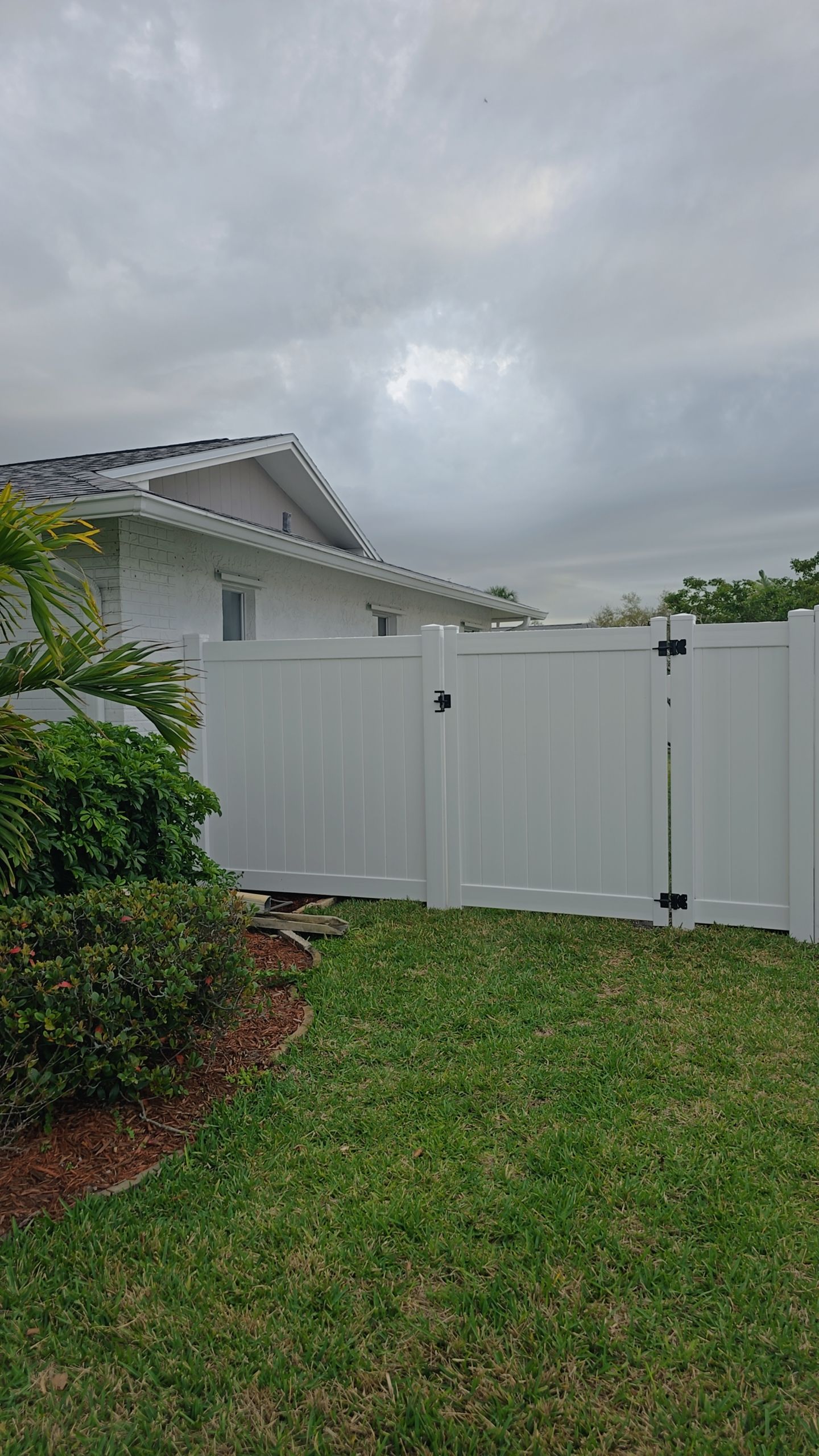 Vinyl Fence Install in Bradenton by True Fence LLC