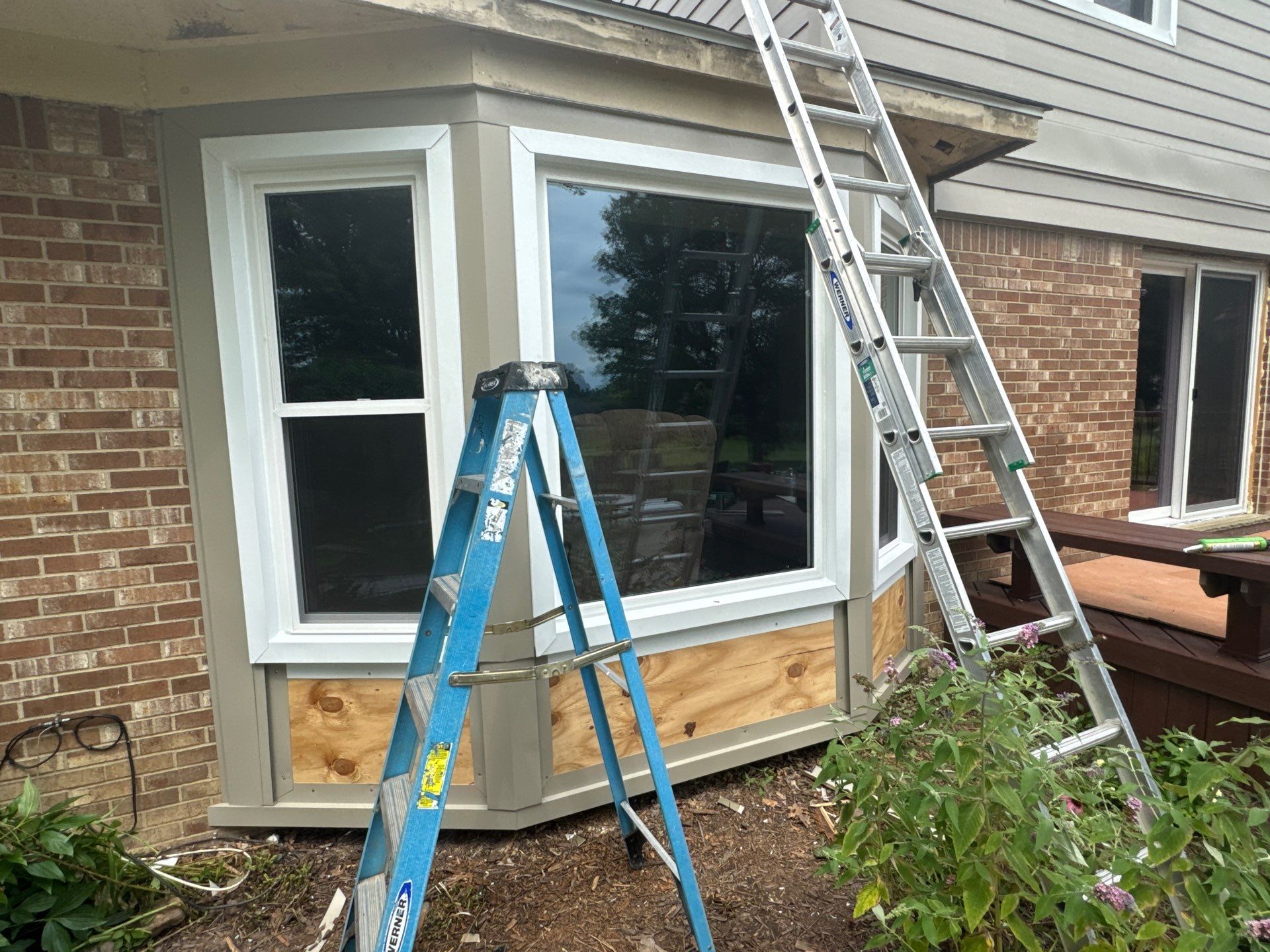 Siding Replacement using Alside S7 Cedar Mill Grain Pebble by 180 Contractors
