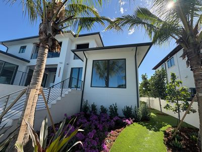 Seamless Aluminum Gutter Installation using black seamless gutters in Sarasota FL
