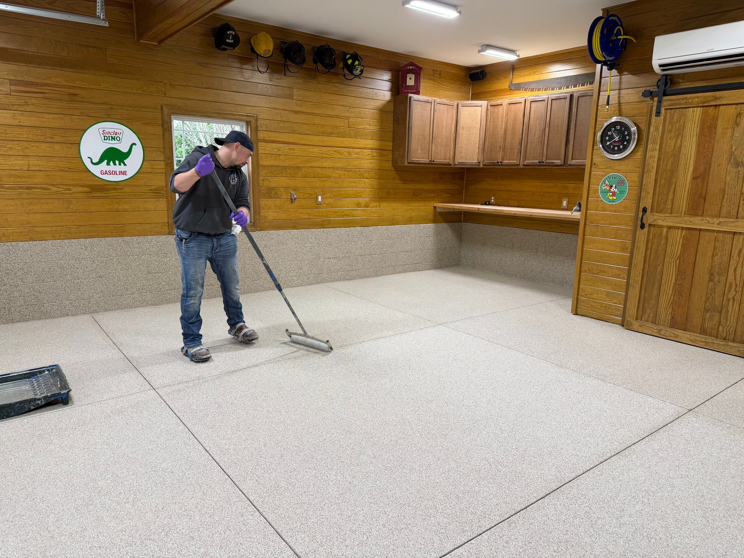 Flake Garage Floor for the Walkers by Endure Concrete Coatings