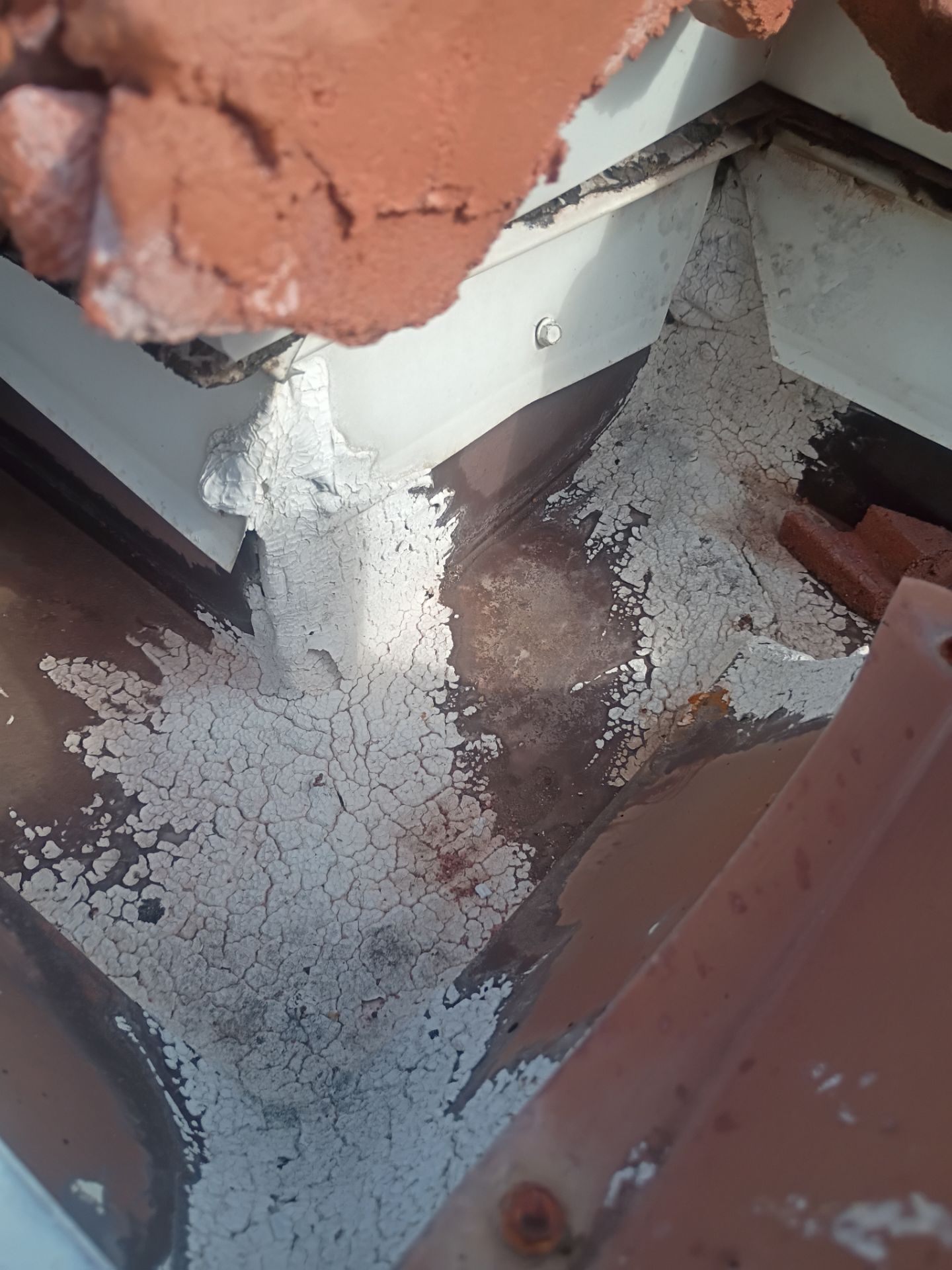 Aluminum Seamless Gutters using seal gutters in Fort Myers FL by Gutter Professors