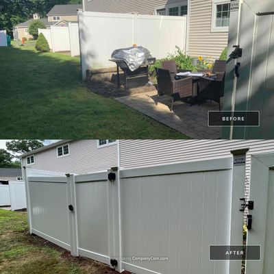 Vinyl privacy fence and matching gate 