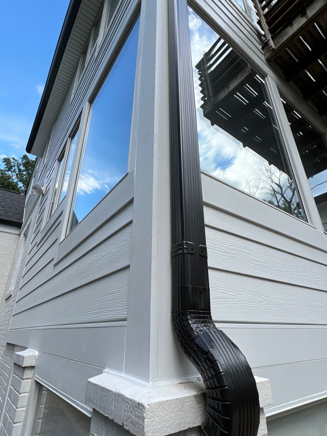 Arlington Hardie Installation - Arctic White by RM Banning, Inc.