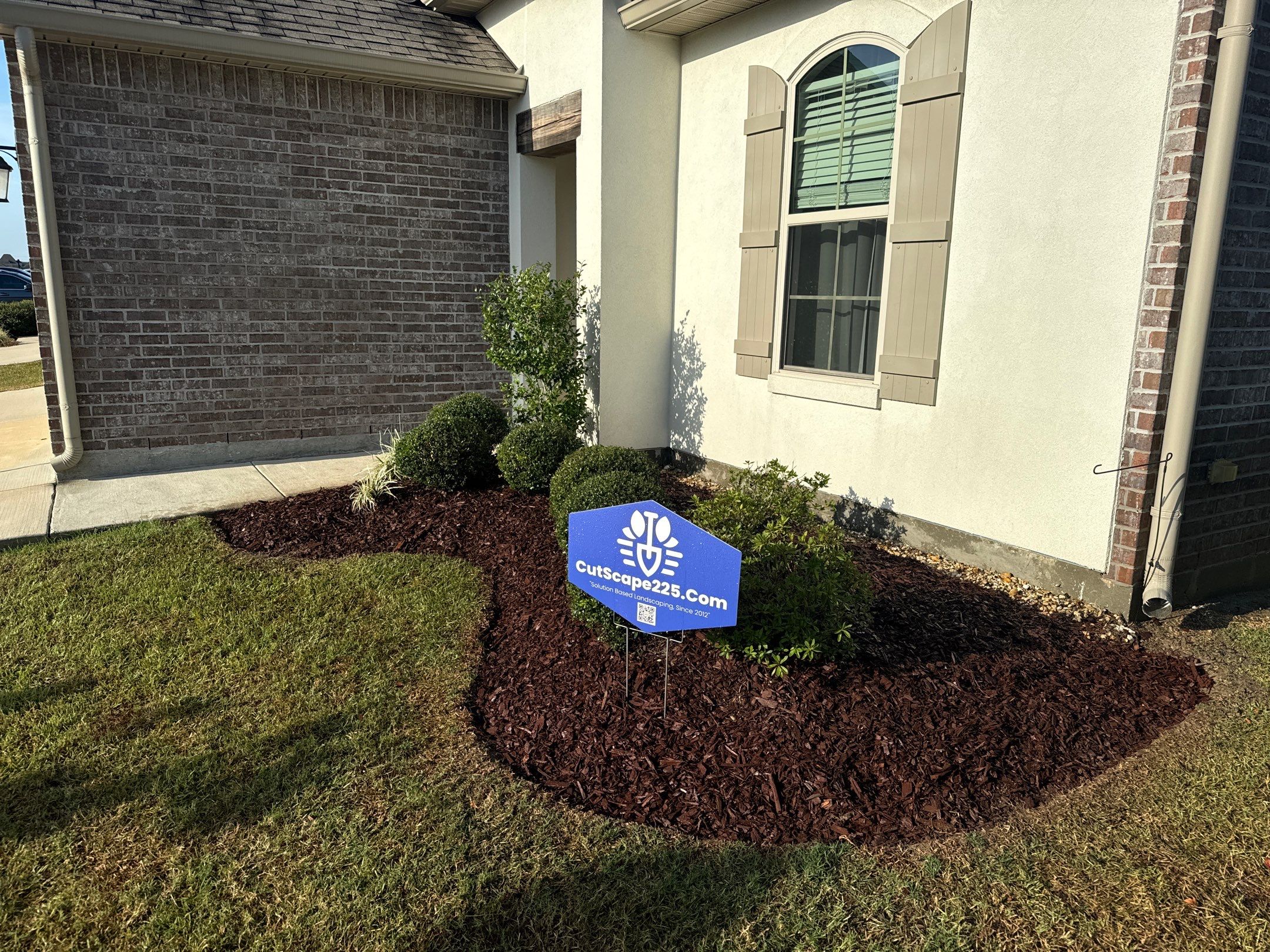 LANDSCAPE SERVICES: DEMO / BED PREP / CUT IN BED EDGES / MULCH INSTALL using BROWN MULCH "BARK BRITE" by CutScape, LLC.