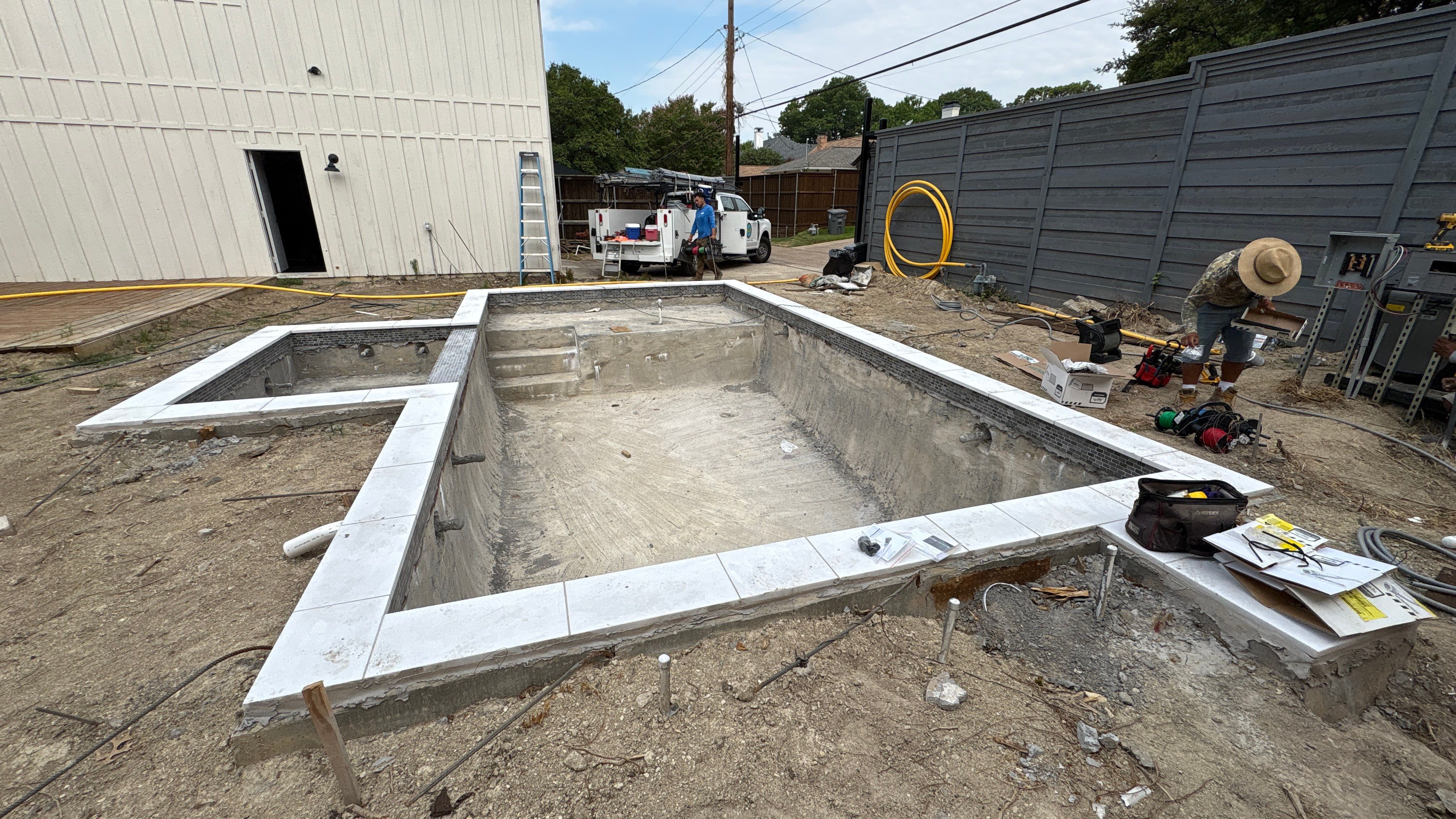 Geometric Pool with Level Spa by Pinnacle Pools and Spas - DFW