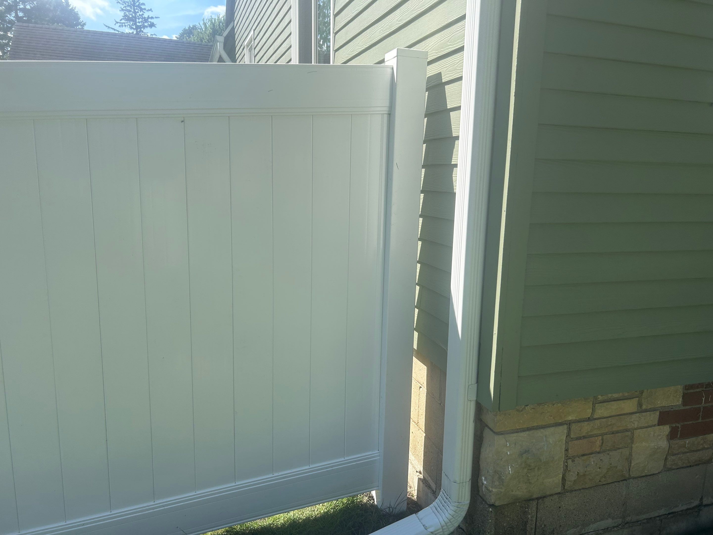 White Vinyl Privacy Fence Installation in Aplington, Iowa by Perfect Picket Fence and Stain