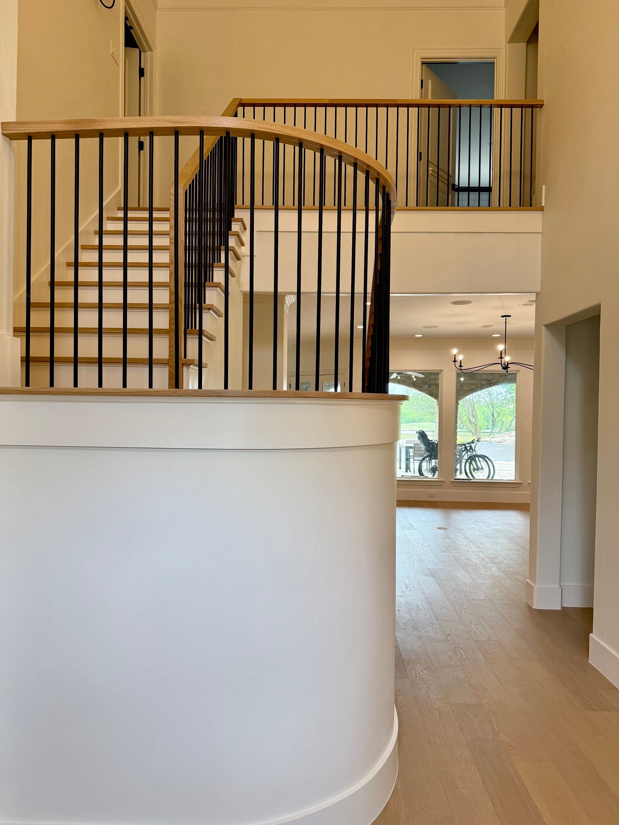 Luxury Remodel in Castle Hills by HOMES BY JAR
