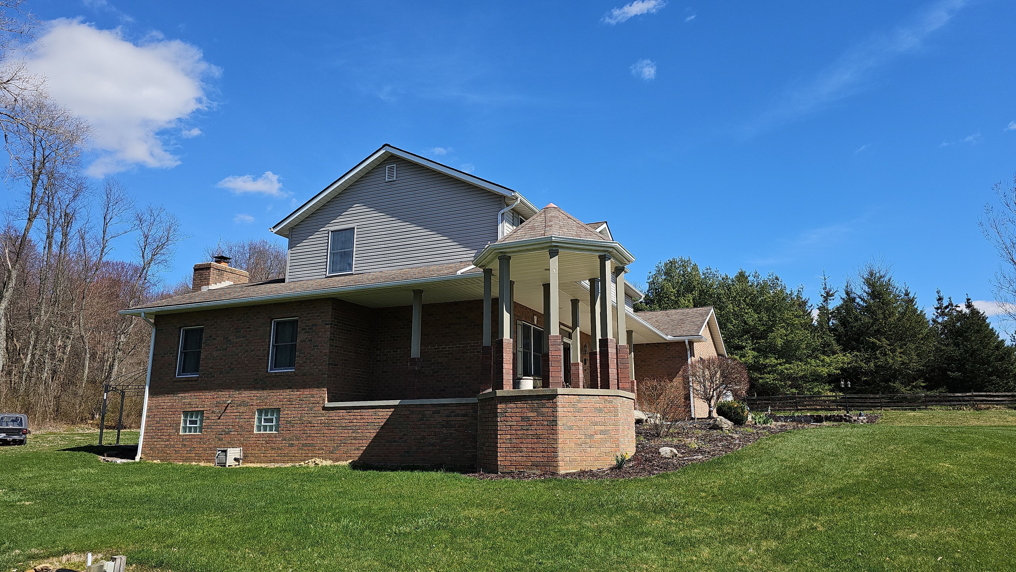 Atlas Pinnacle, Color, Coastal Granite, Drip Edge, Birch White by Eagle Eye Roofing