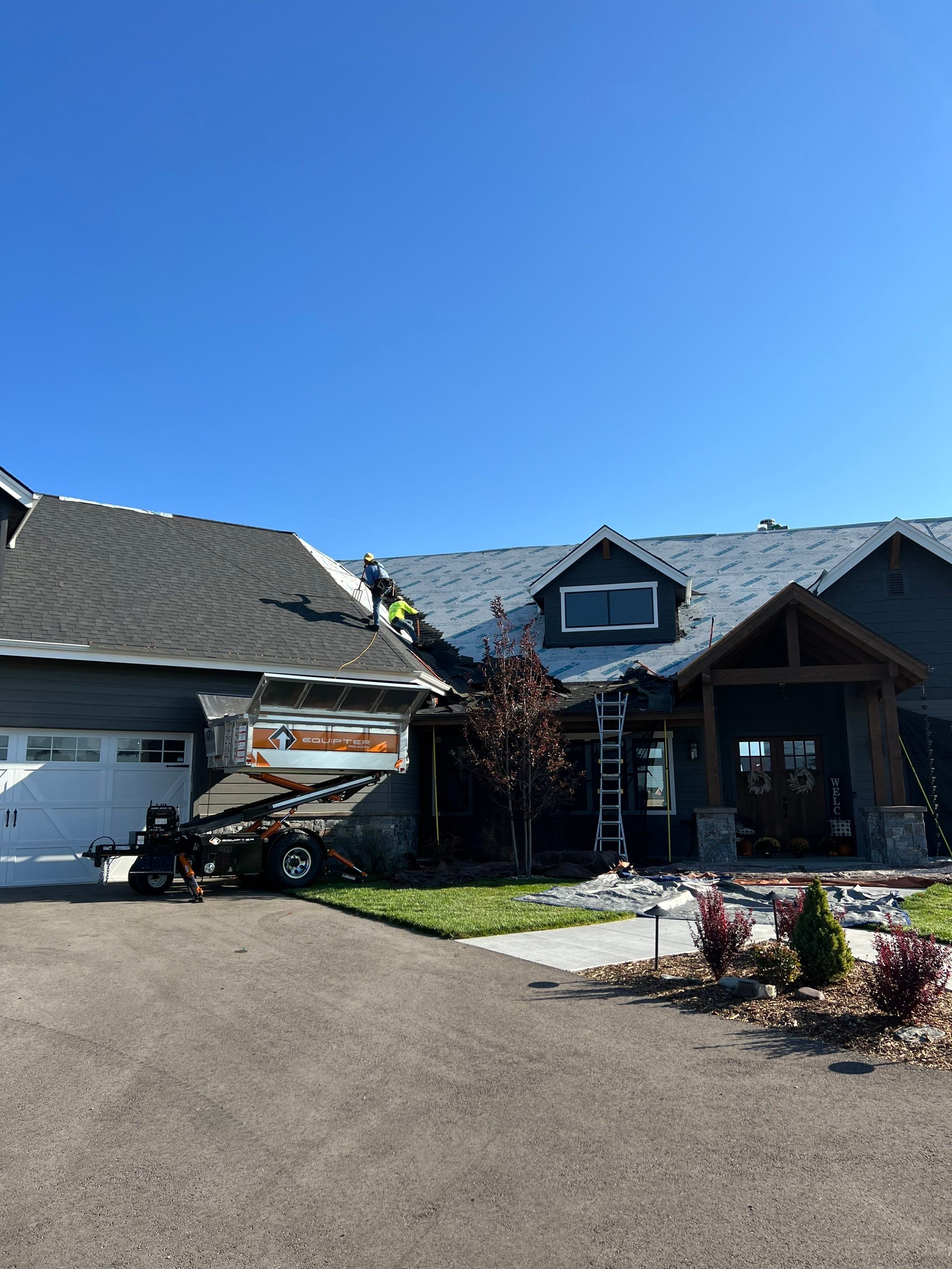 Owens Corning TruDefinition Duration - Onyx Black by Montana Roofing Solutions