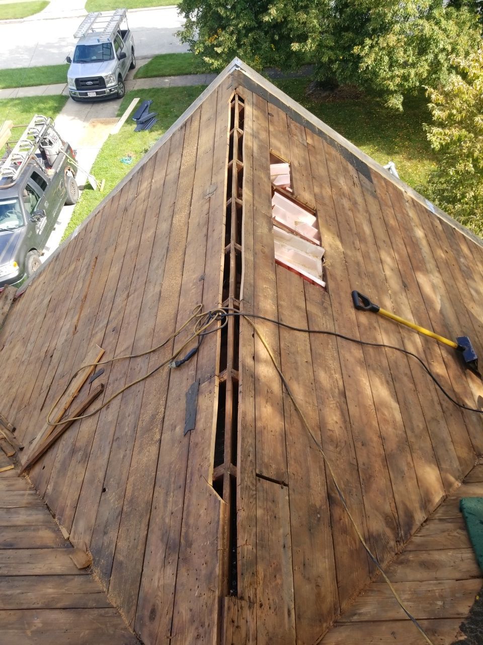 Residential Roofing Installation using Certainteed Belmont shingle by Absolute Roofing and Construction